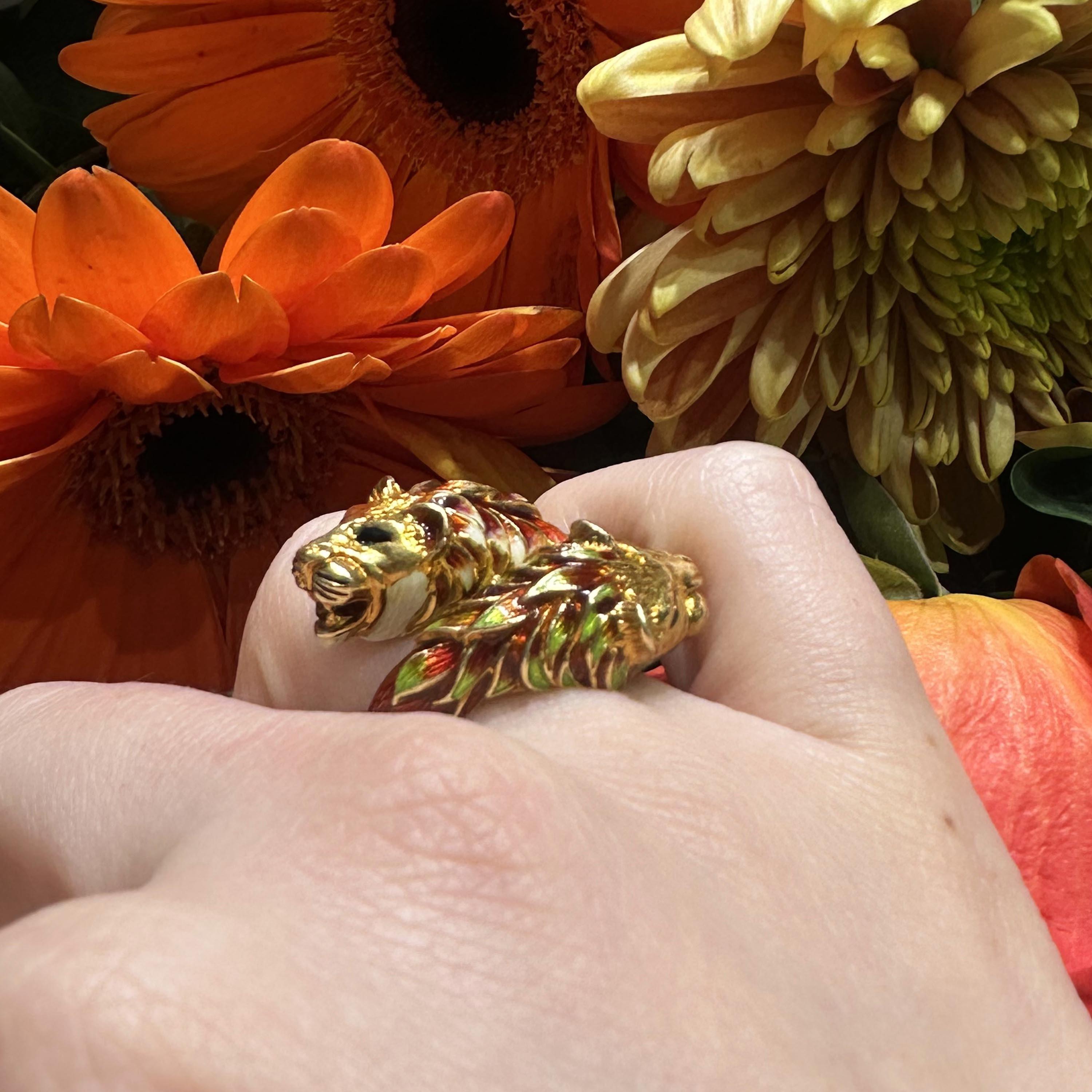 Women's Vintage Enamel and Gold Double Lion Head Ring by Zolatas, Circa 1980 For Sale