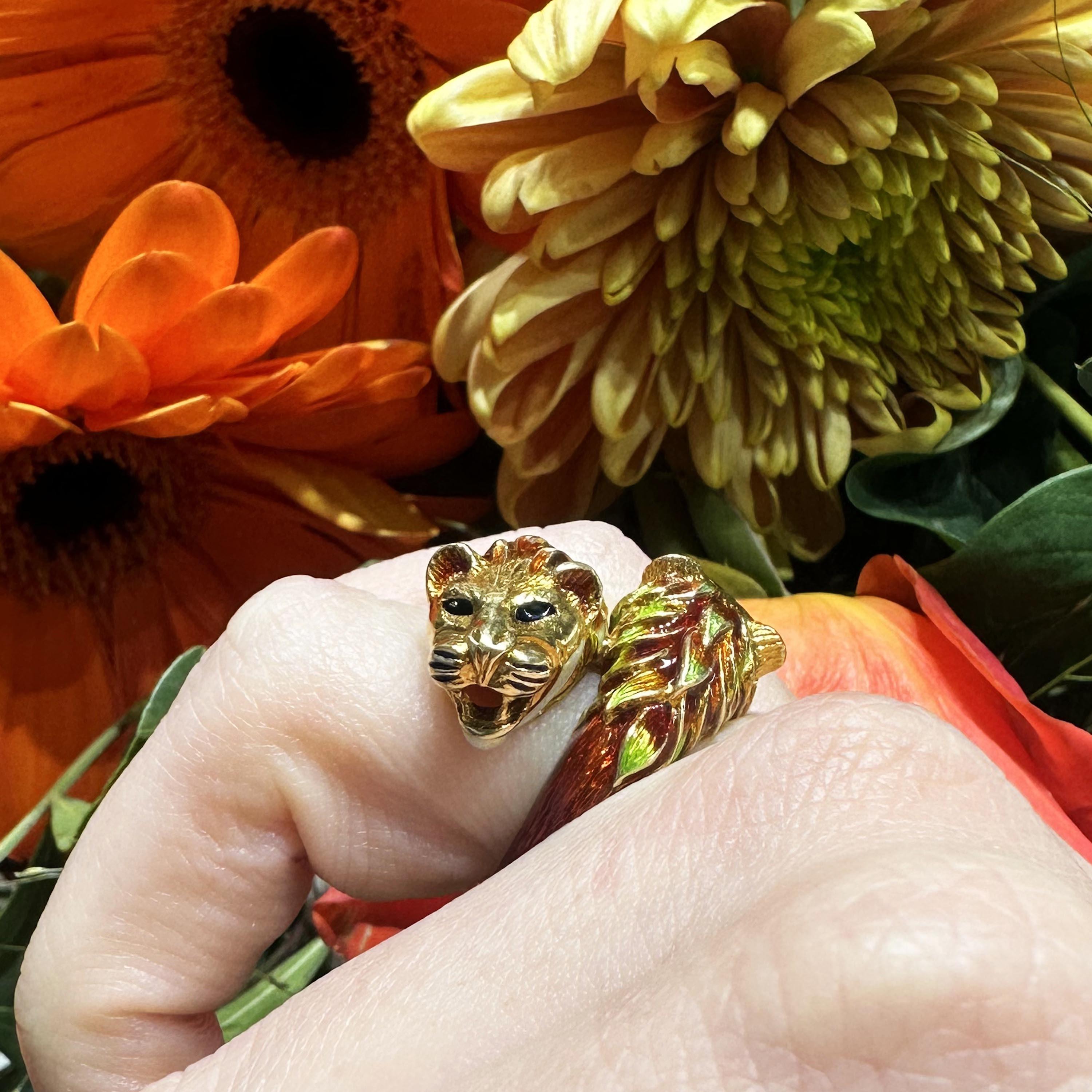 Vintage Enamel and Gold Double Lion Head Ring by Zolatas, Circa 1980 For Sale 3