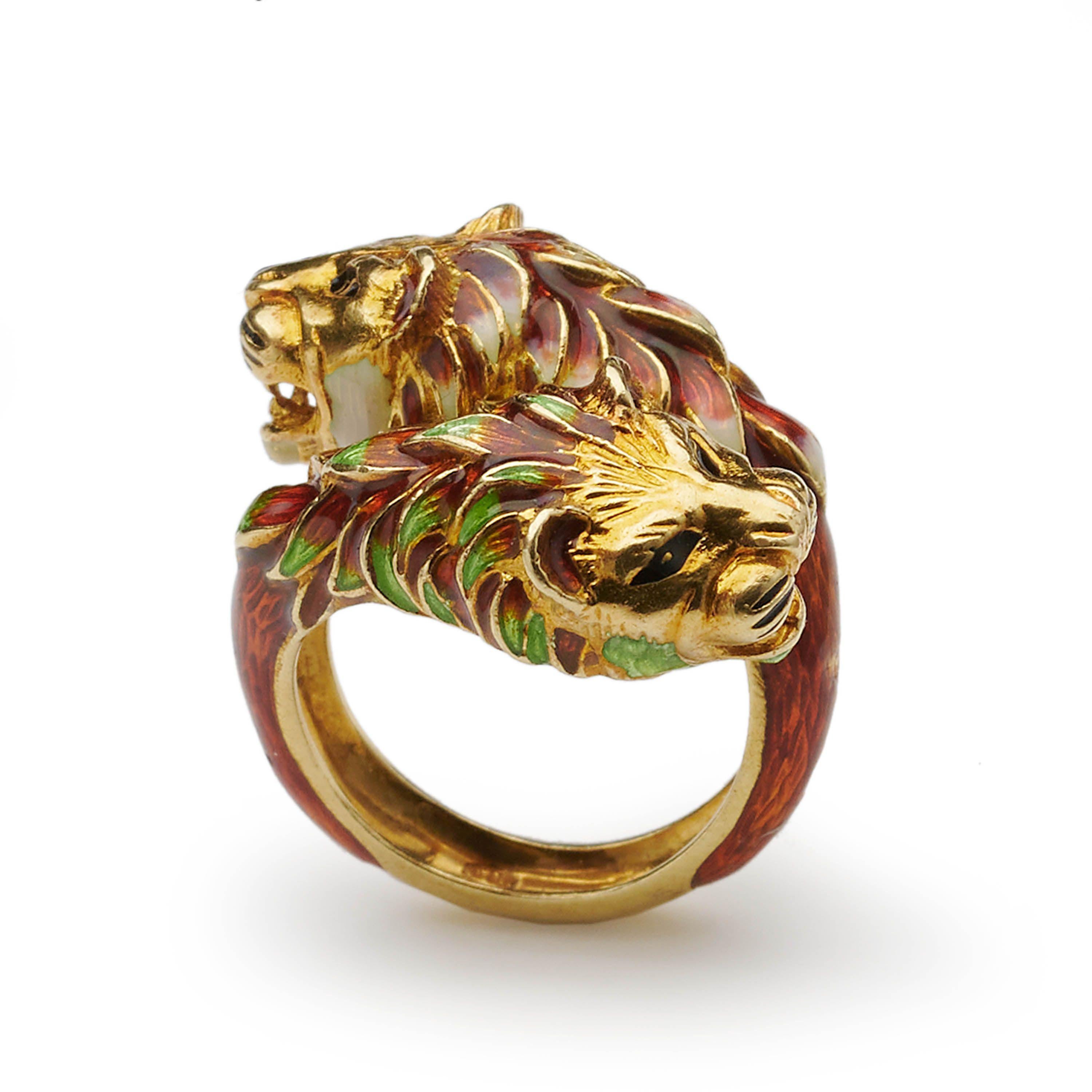 Vintage Enamel and Gold Double Lion Head Ring by Zolatas, Circa 1980 In Good Condition For Sale In London, GB