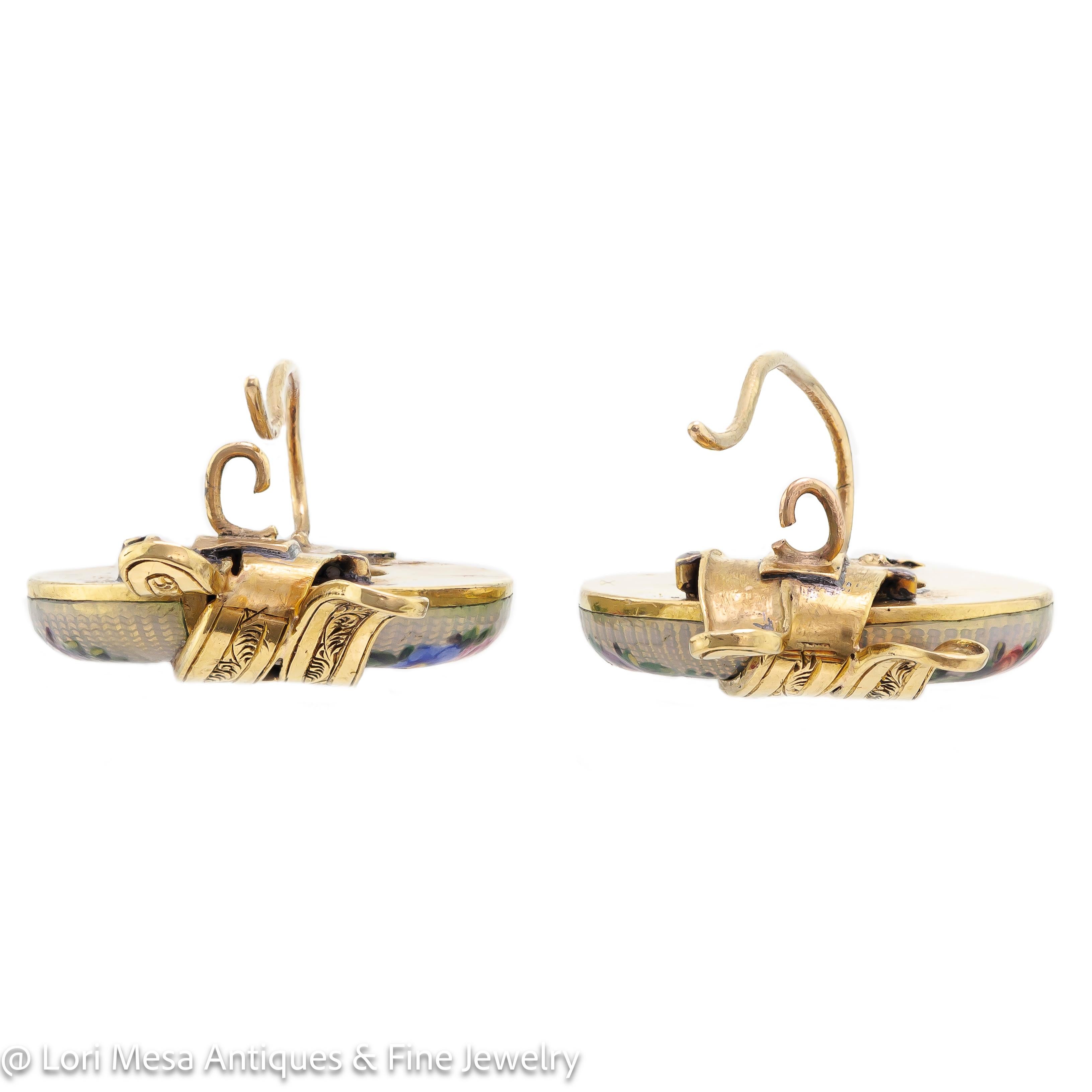 Vintage Ohrringe aus Emaille und Gelbgold mit Blumenmotiv und Kranz Damen im Angebot