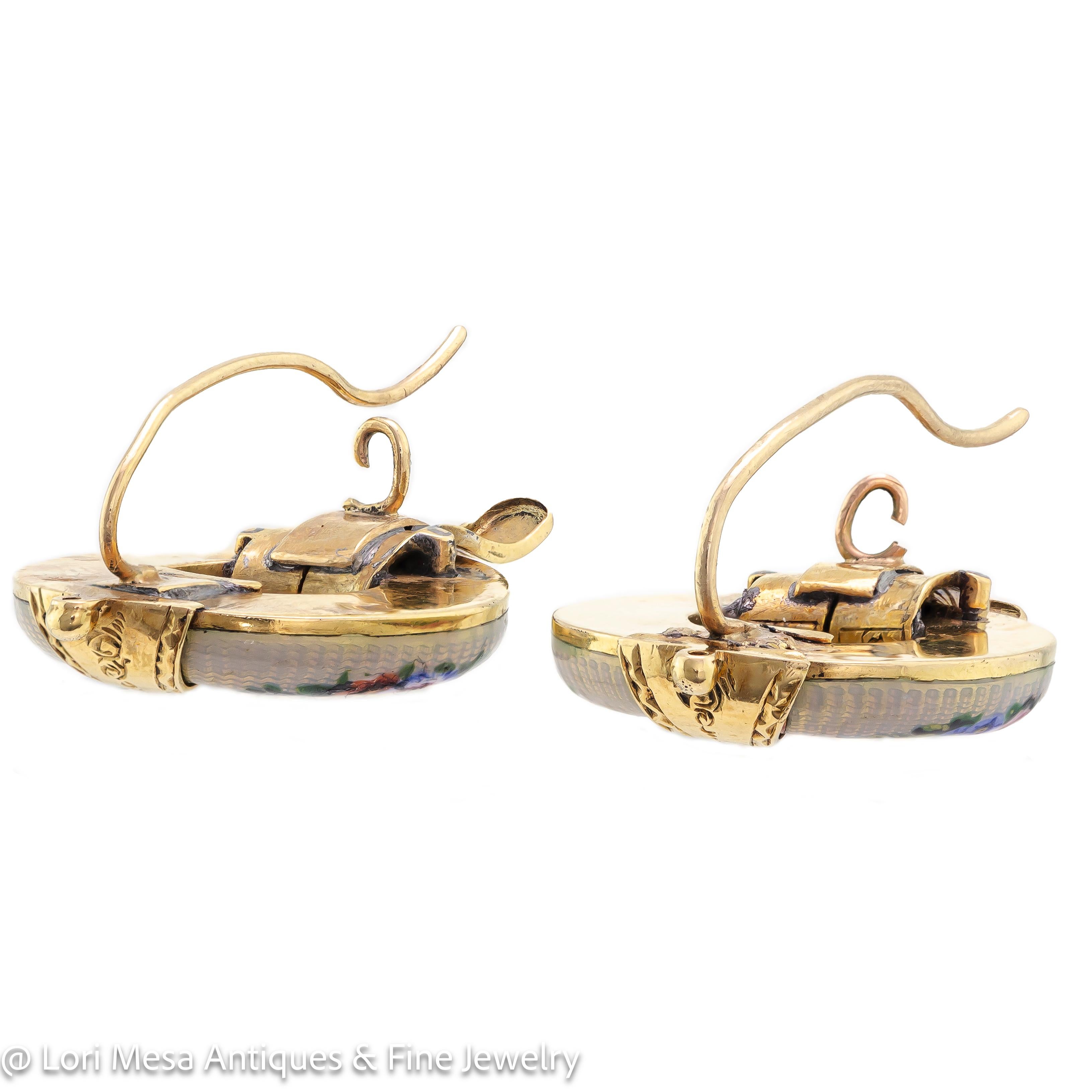 Vintage Ohrringe aus Emaille und Gelbgold mit Blumenmotiv und Kranz im Angebot 1