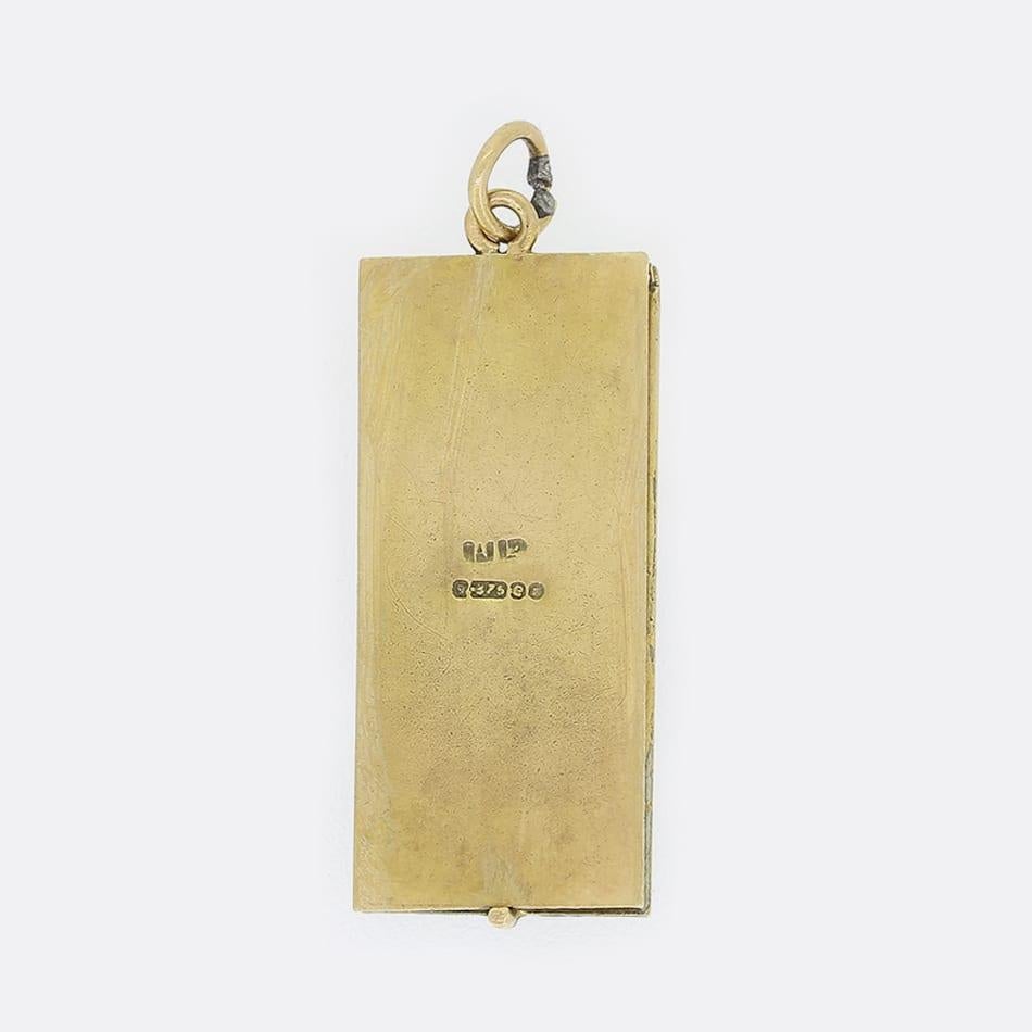 Vintage Enamel Cheque Book Charm In Good Condition For Sale In London, GB