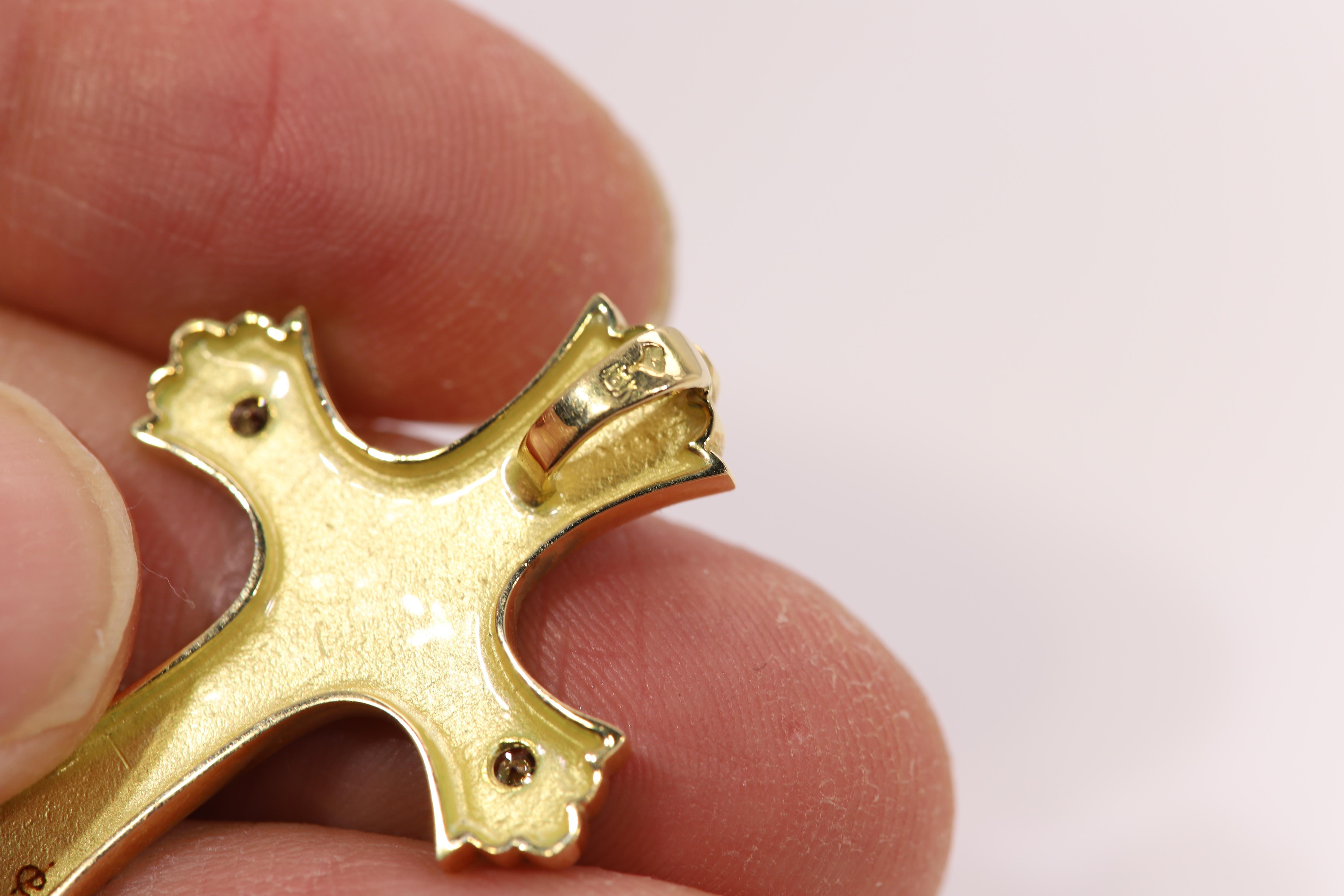 Vintage Enamel Cross Angel 18 Karat Yellow Gold Mini Enamel Art and Sapphires For Sale 6