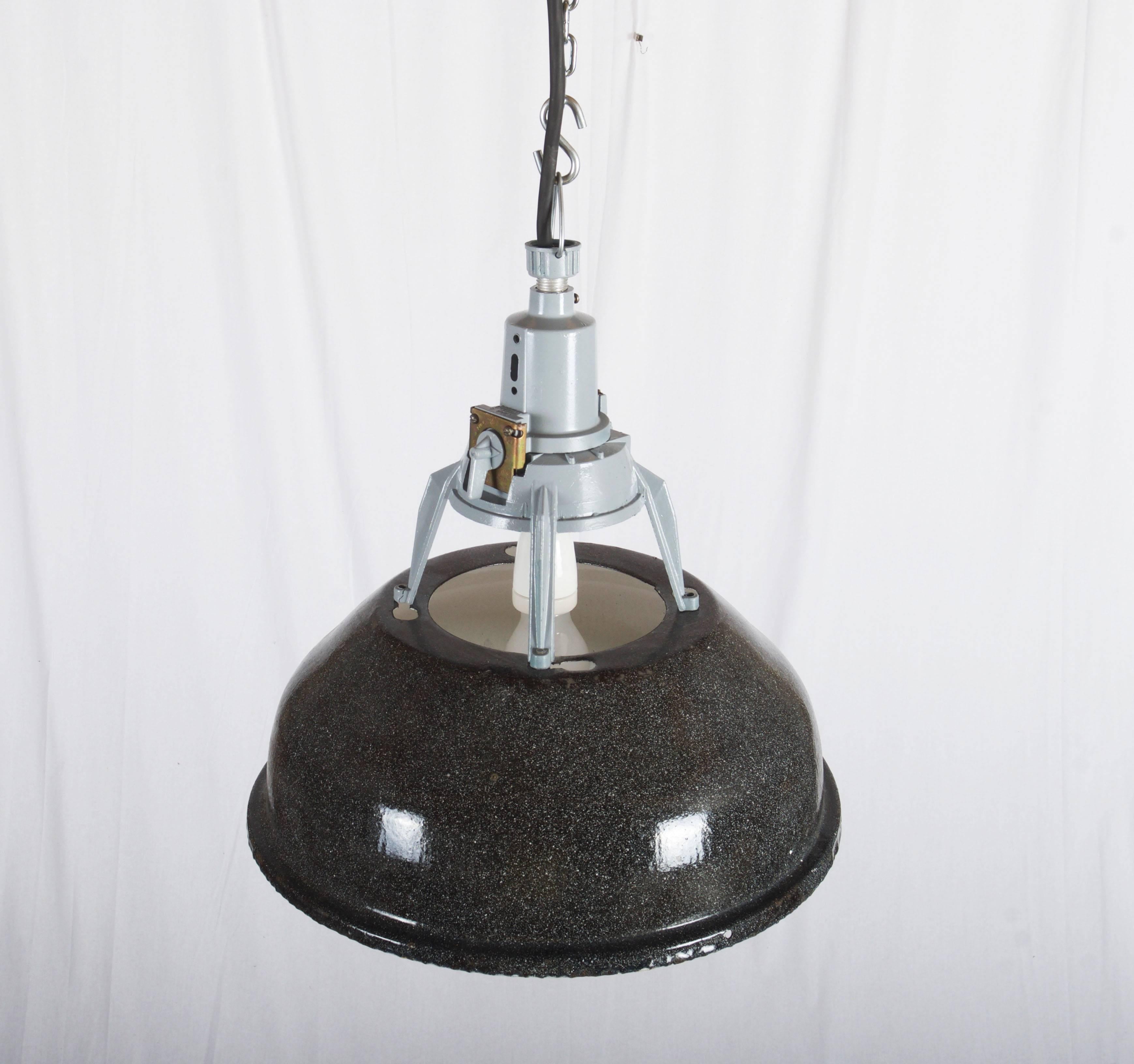 Vintage Enamel Factory, Industrial Pendant Lamp In Excellent Condition For Sale In Vienna, AT