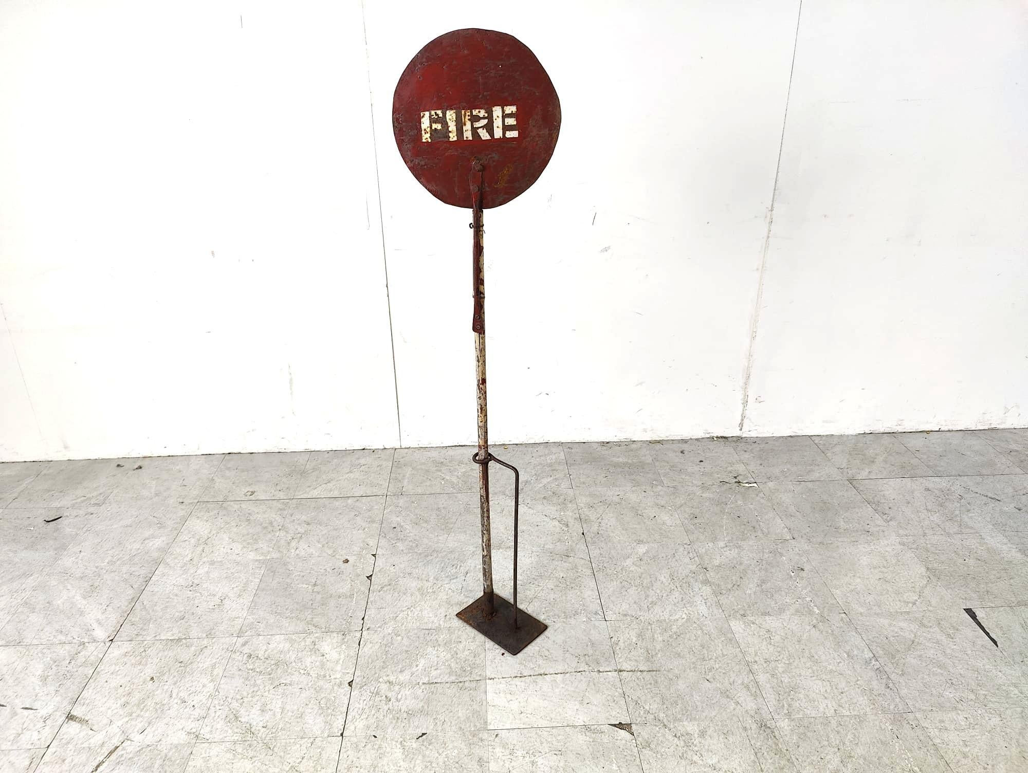 Charming vintage enamel 'FIRE' sign mlounted on a wooden and metal base.

Its unclear if this was used by the fire brigade during interventions or if this is a sign from a public building indicating an extinguisher location,...

The wear gives it a