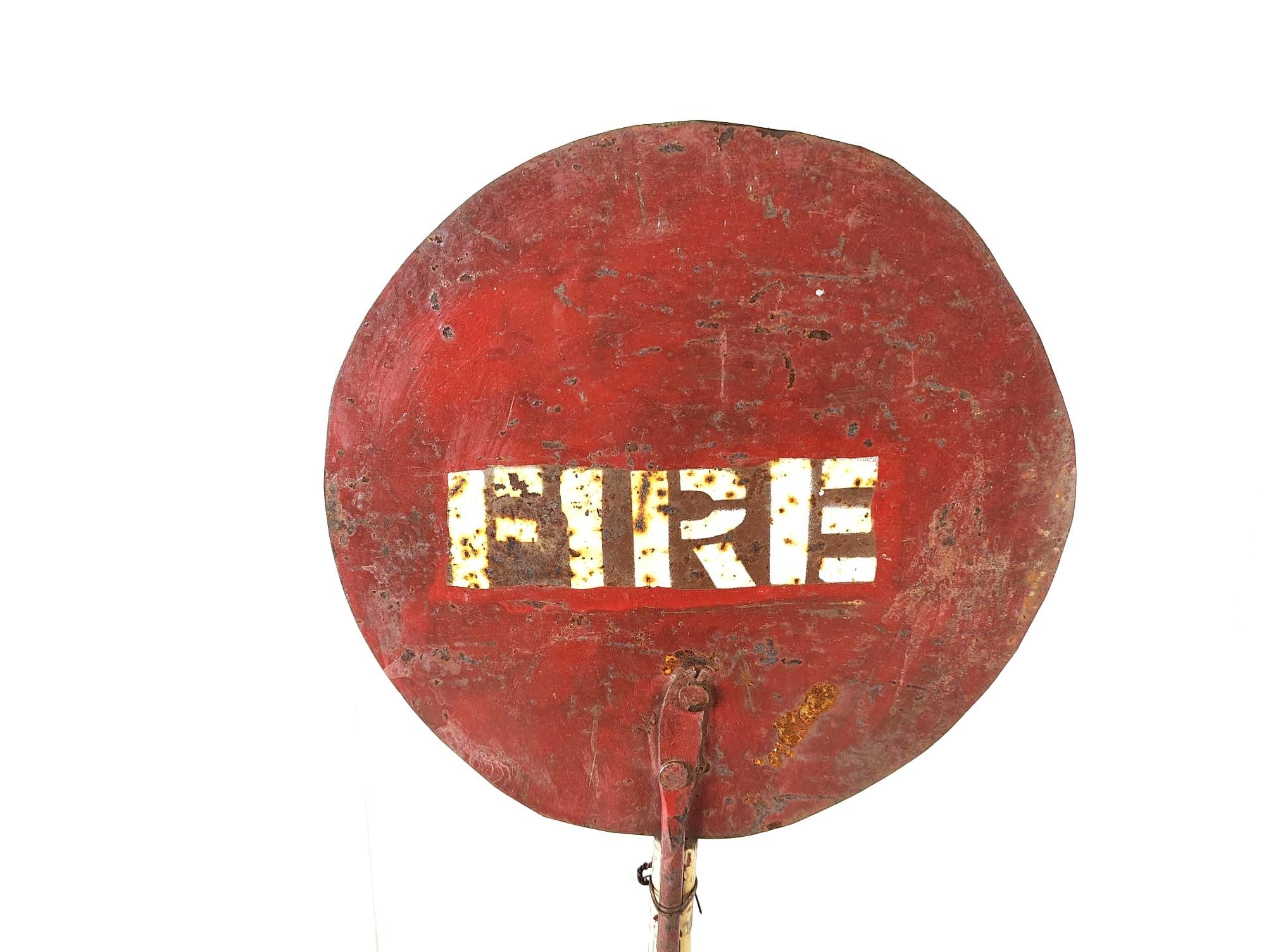 Vintage enamel fire sign, 1950s In Good Condition For Sale In Leuven, Vlaams Gewest
