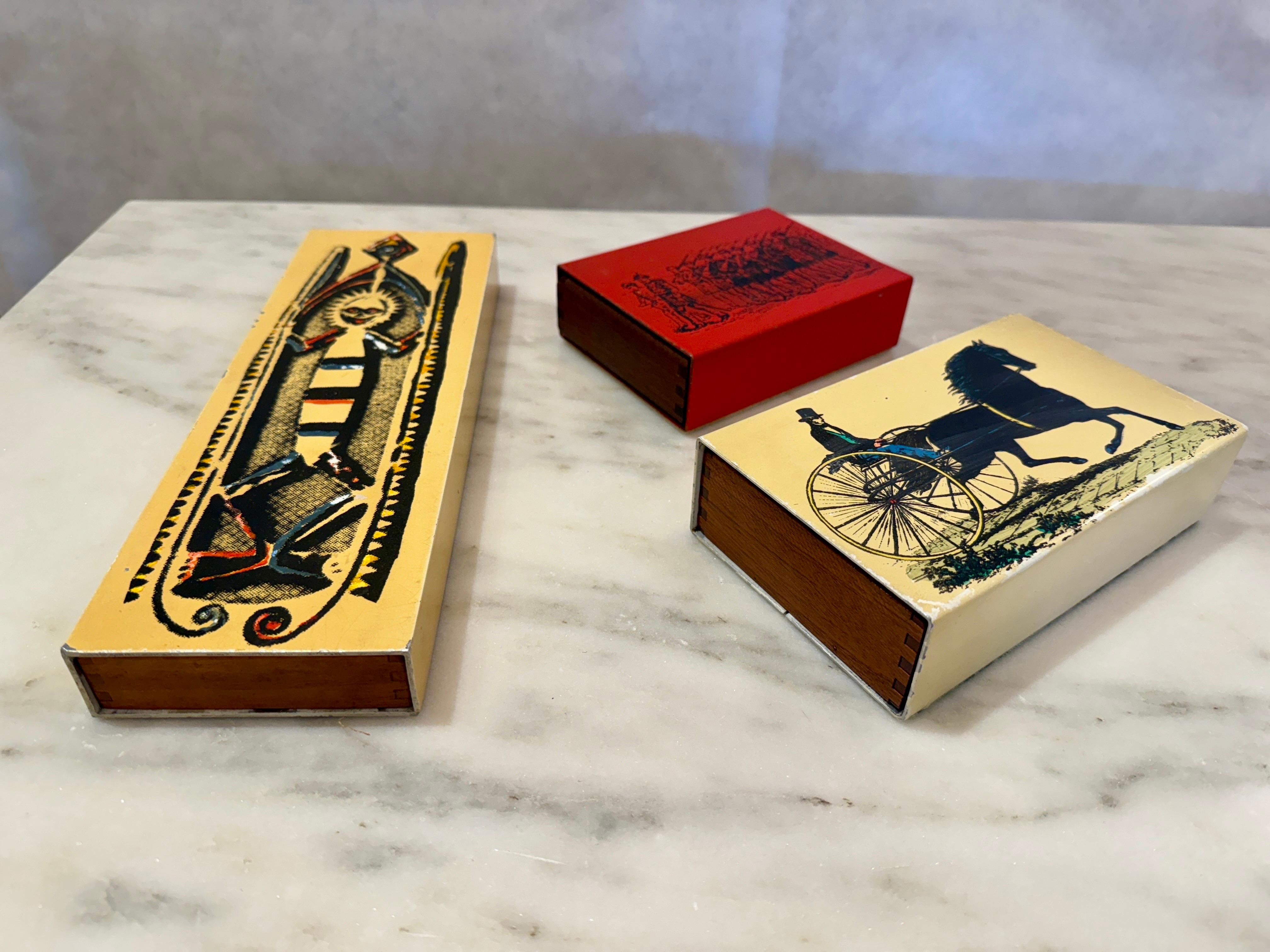 Scatola d'epoca in metallo smaltato e mogano di Piero Fornasetti - Horse & Buggy in vendita 2