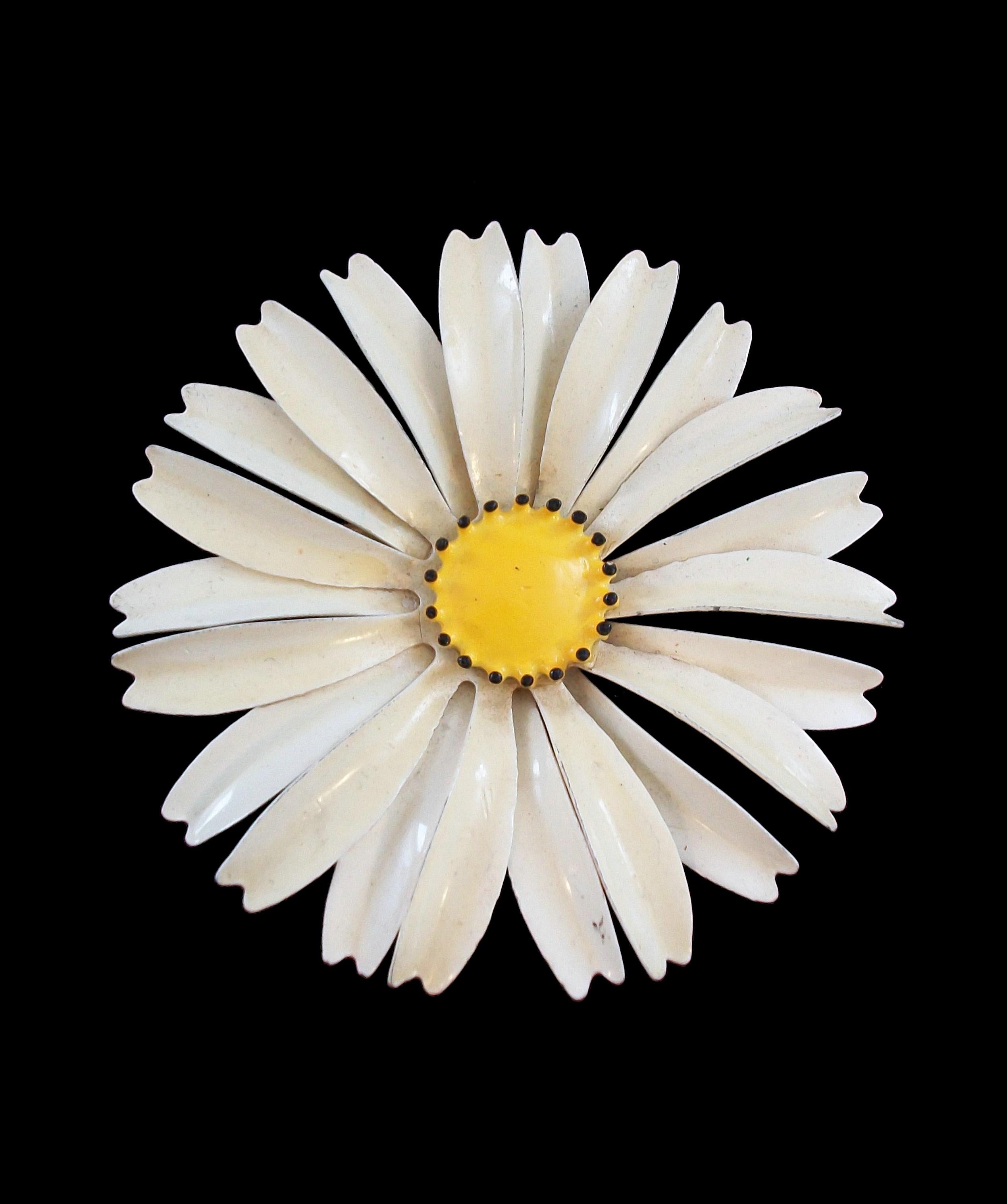 Vintage enamel on metal Daisy brooch - large size - unsigned - United States (likely) - circa 1960's.

Good vintage condition - minor paint/enamel loss - no damage - no repairs - sturdy pin and closure - minor surface scuffs and scratches to the