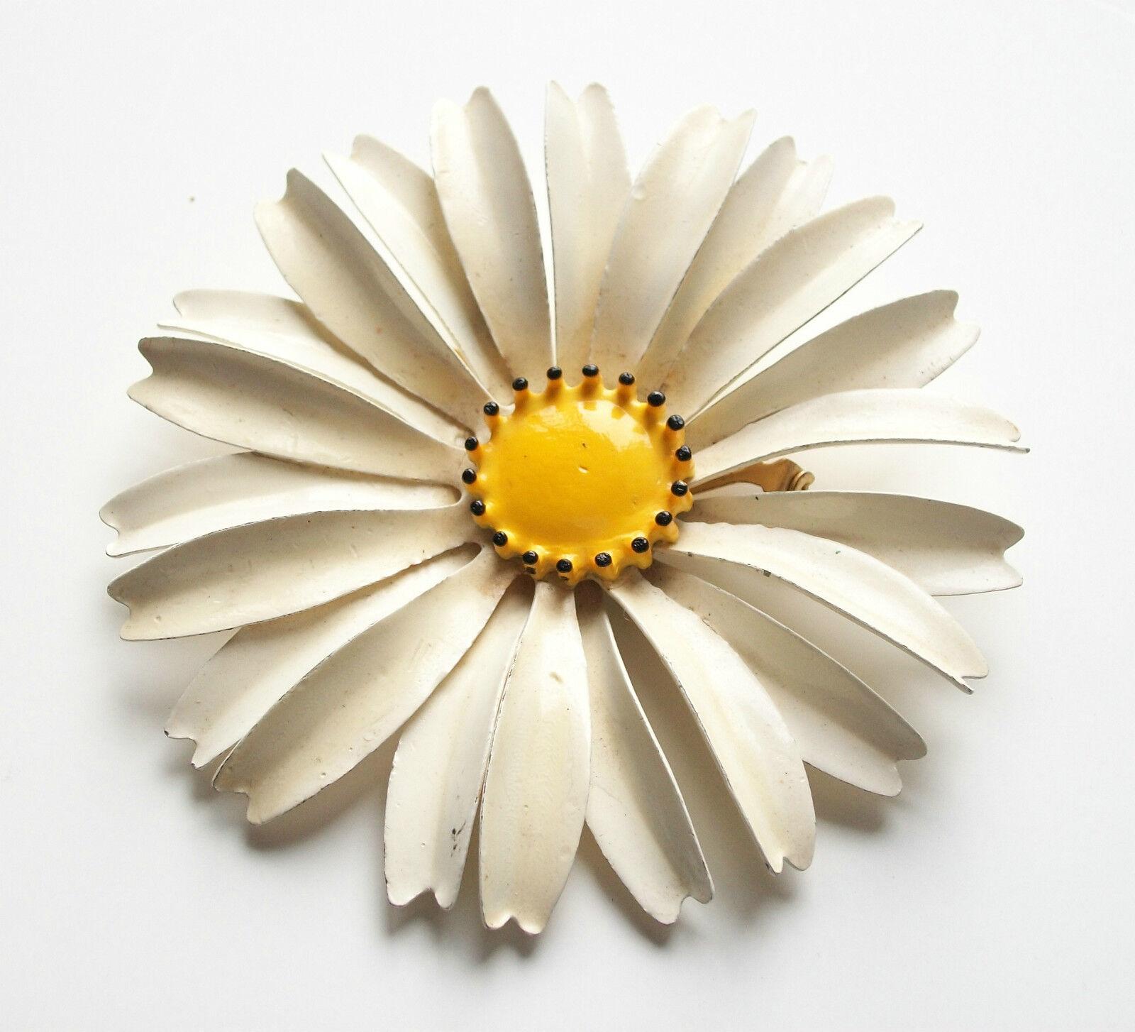 Vintage Enamel on Metal Daisy Brooch - Large Size - Unsigned - Circa 1960's For Sale 2