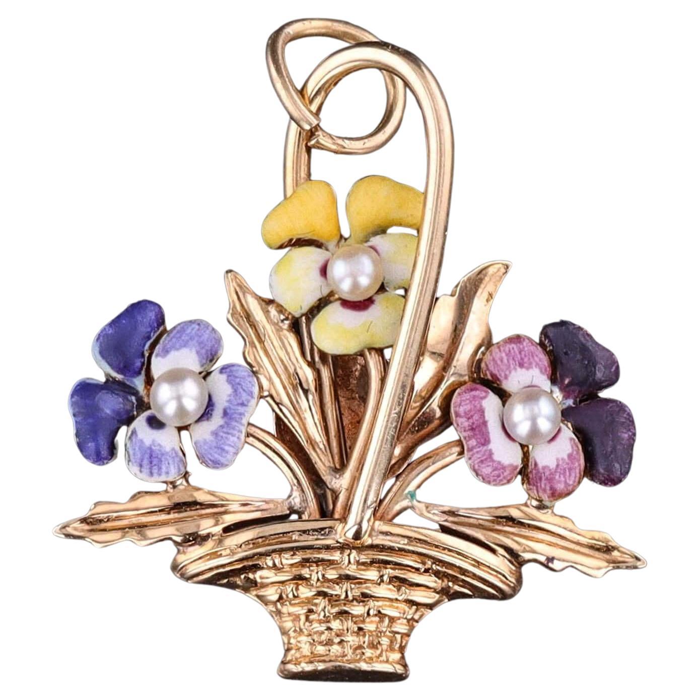 Vintage Enamel Pansy Charm of 14k Gold in vendita