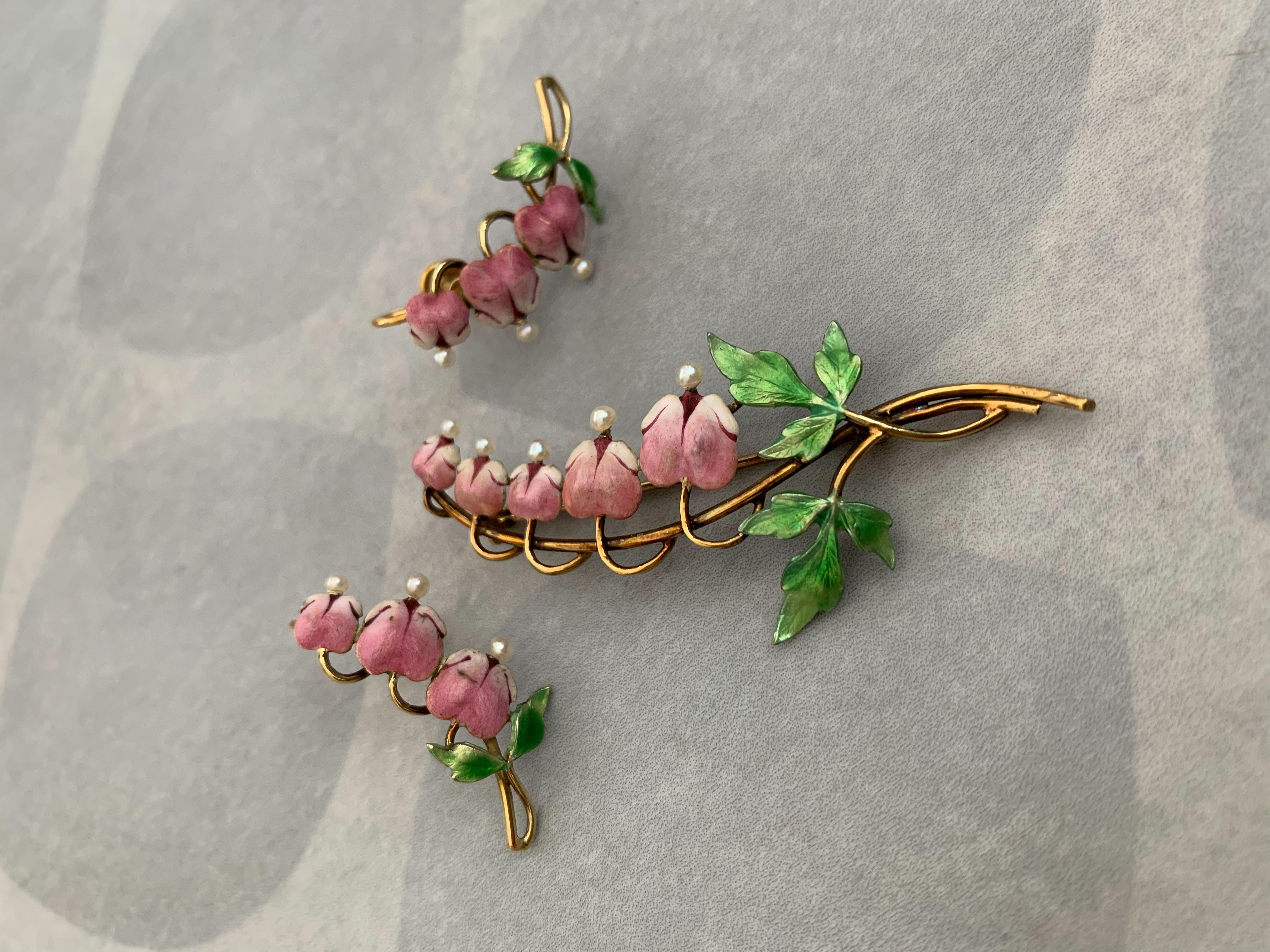 Vintage Enamel, Pearl and 14 Karat Gold Bleeding Hearts Brooch and Earrings In Good Condition For Sale In St. Louis Park, MN