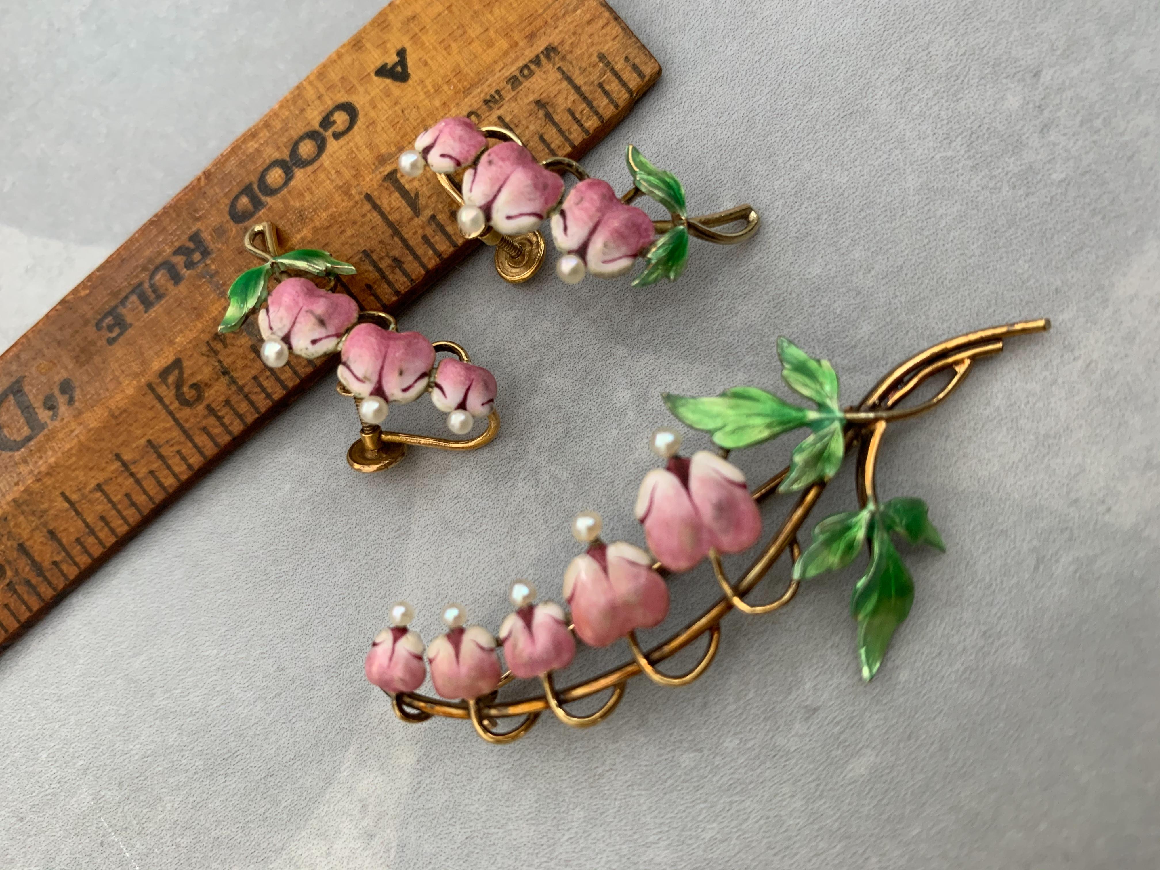 Vintage Enamel, Pearl and 14 Karat Gold Bleeding Hearts Brooch and Earrings For Sale 3