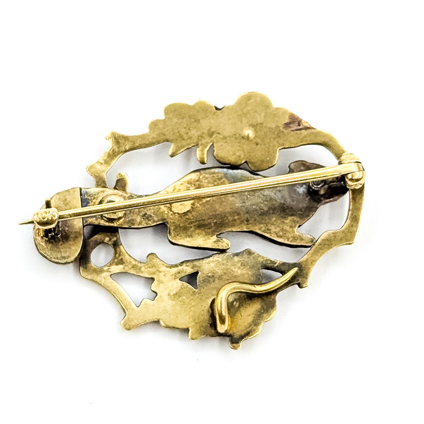 Vintage Emaille Eichhörnchen Brosche mit alten Mine Cut Diamanten in 10k Gelbgold im Zustand „Hervorragend“ im Angebot in Bloomington, MN