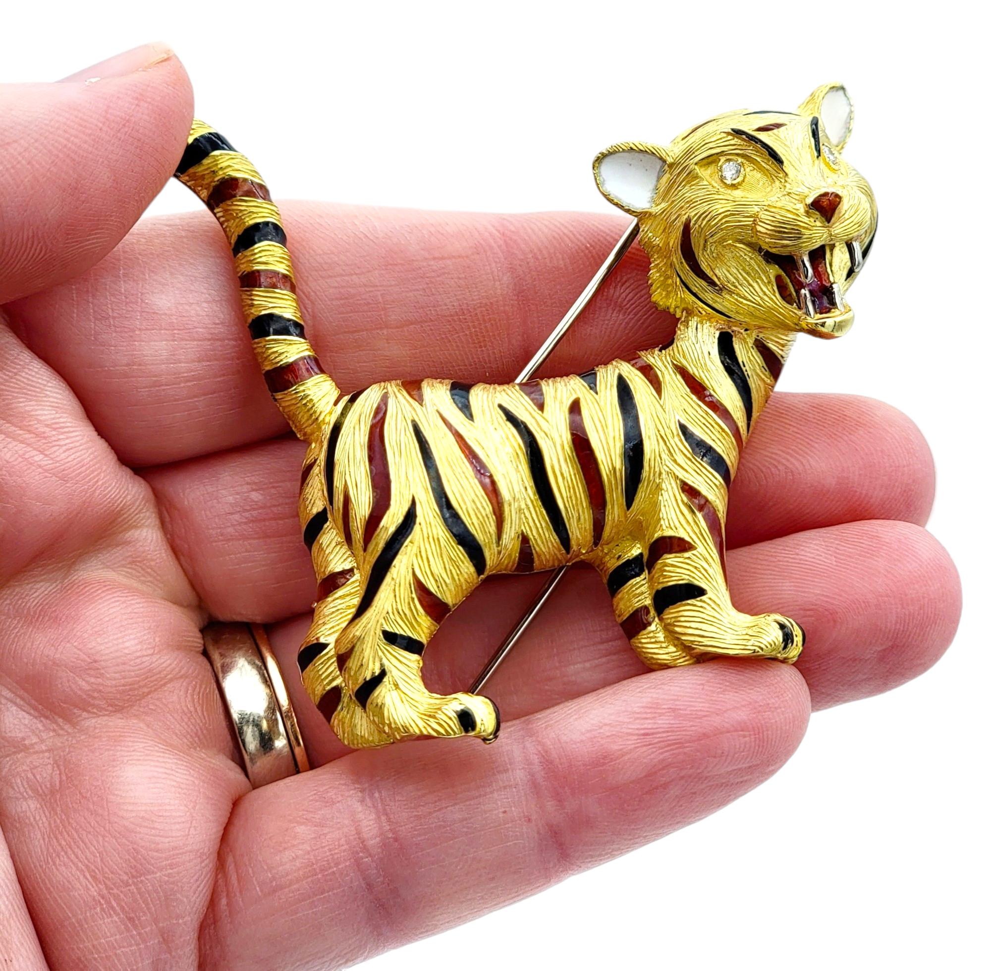Vintage Enamel Striped Tiger Brooch with Diamond Eyes in 18 Karat Yellow Gold For Sale 1