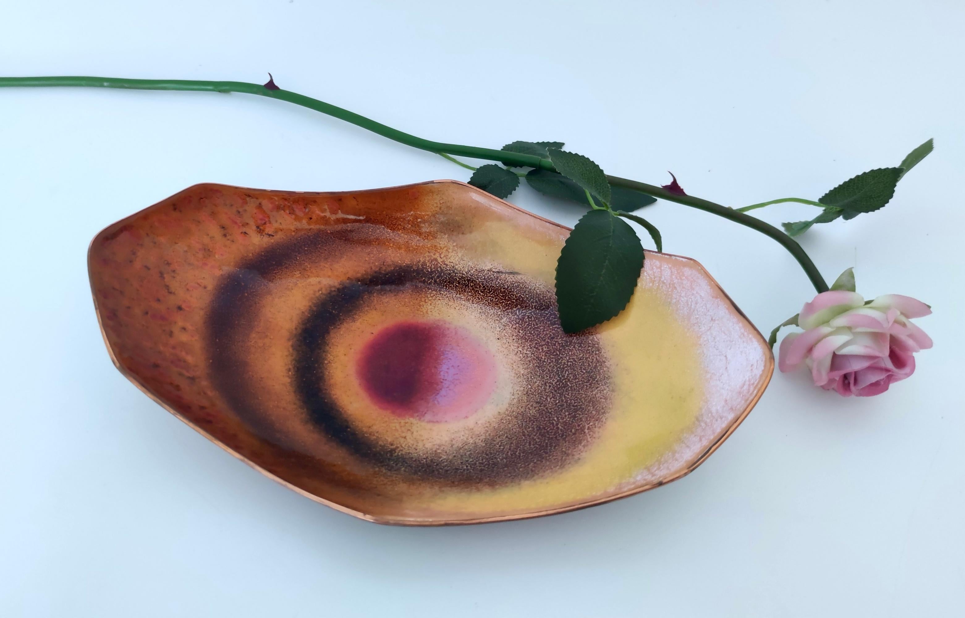 Made in Italy, 1960s. 
This catchall is highly ascribable to Paolo de Poli and its shape seems to recall Gio Ponti's design. 
It is made in thick enameled copper-
This vide-poche is a vintage piece, therefore it might show slight traces of use, but