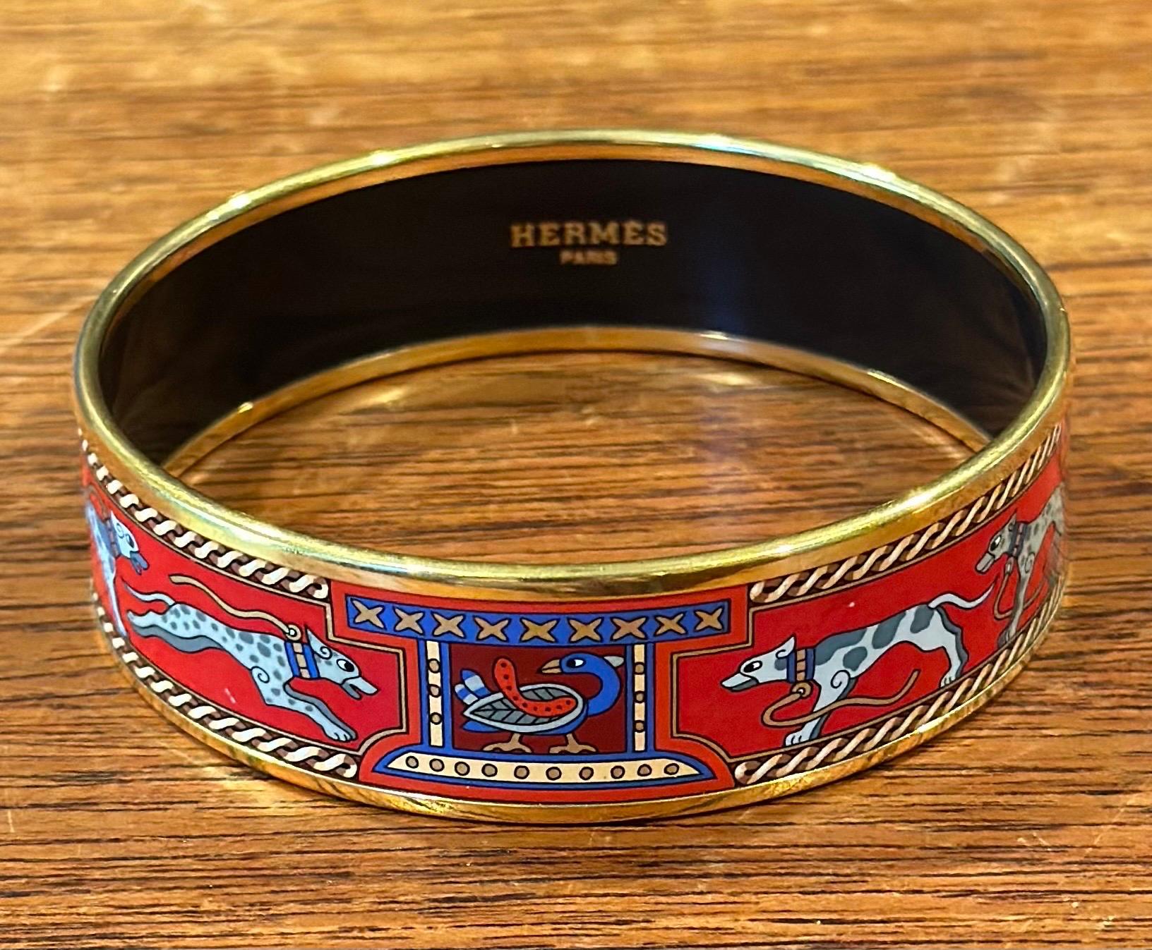20th Century Vintage Enameled Greyhound Bangle Bracelet with Box by Hermès 70mm For Sale