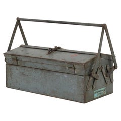 Boîte d'outils ou de Tackle vintage émaillé bleu clair avec poignée et plateaux empilables