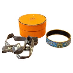 Bracelet Vintage Tête de Lion émaillé avec boite par Hermès 70mm