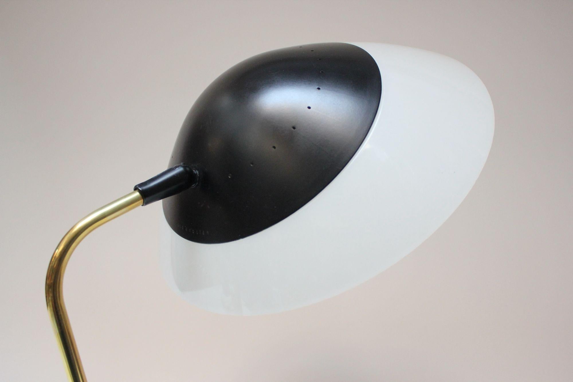 Vintage Enameled Metal and Brass Table Lamp by Gerald Thurston for Lightolier For Sale 3