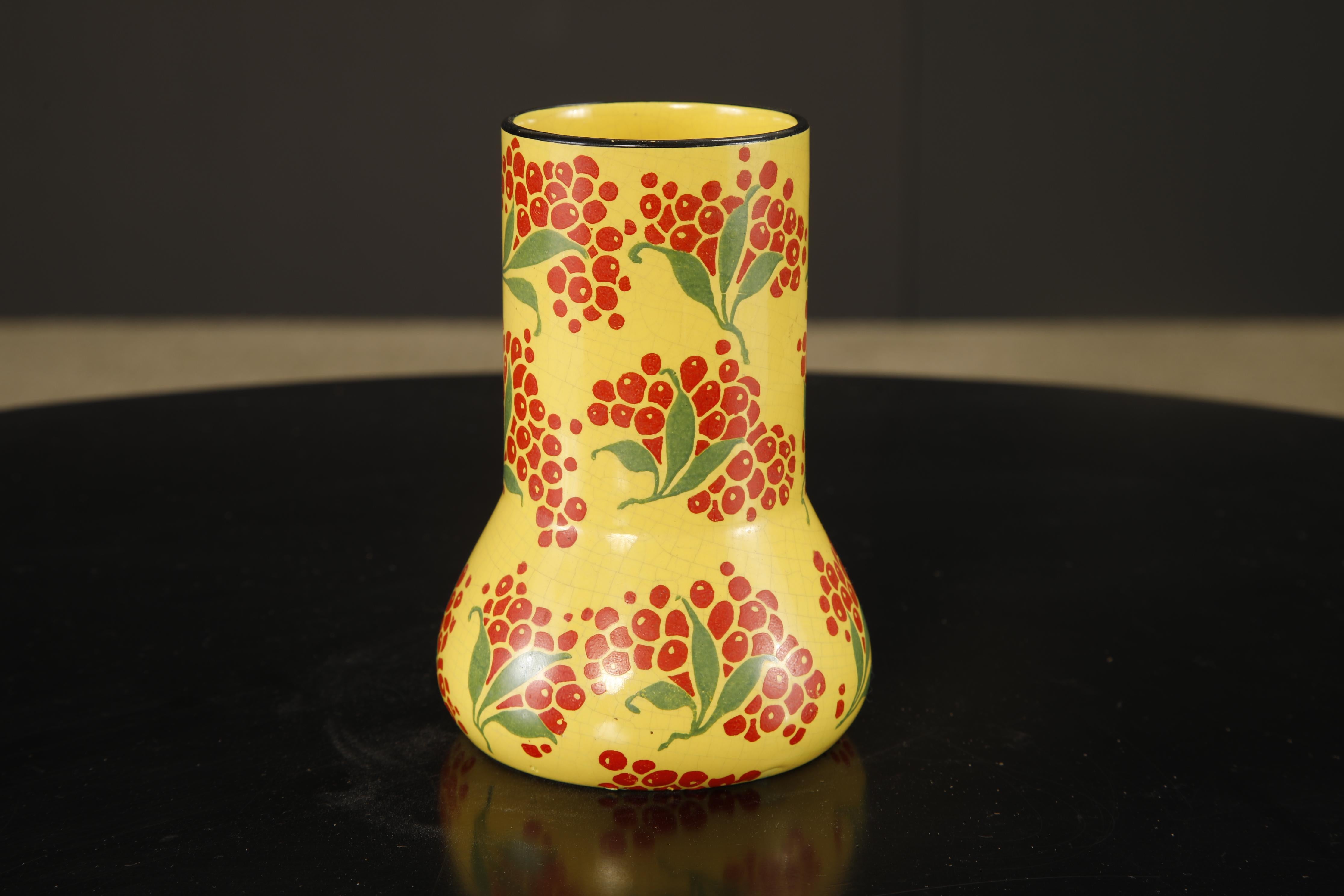 Vintage Enamelware Five-Piece Wash Set in Yellow with Red Berry Motif, c 1950s For Sale 4