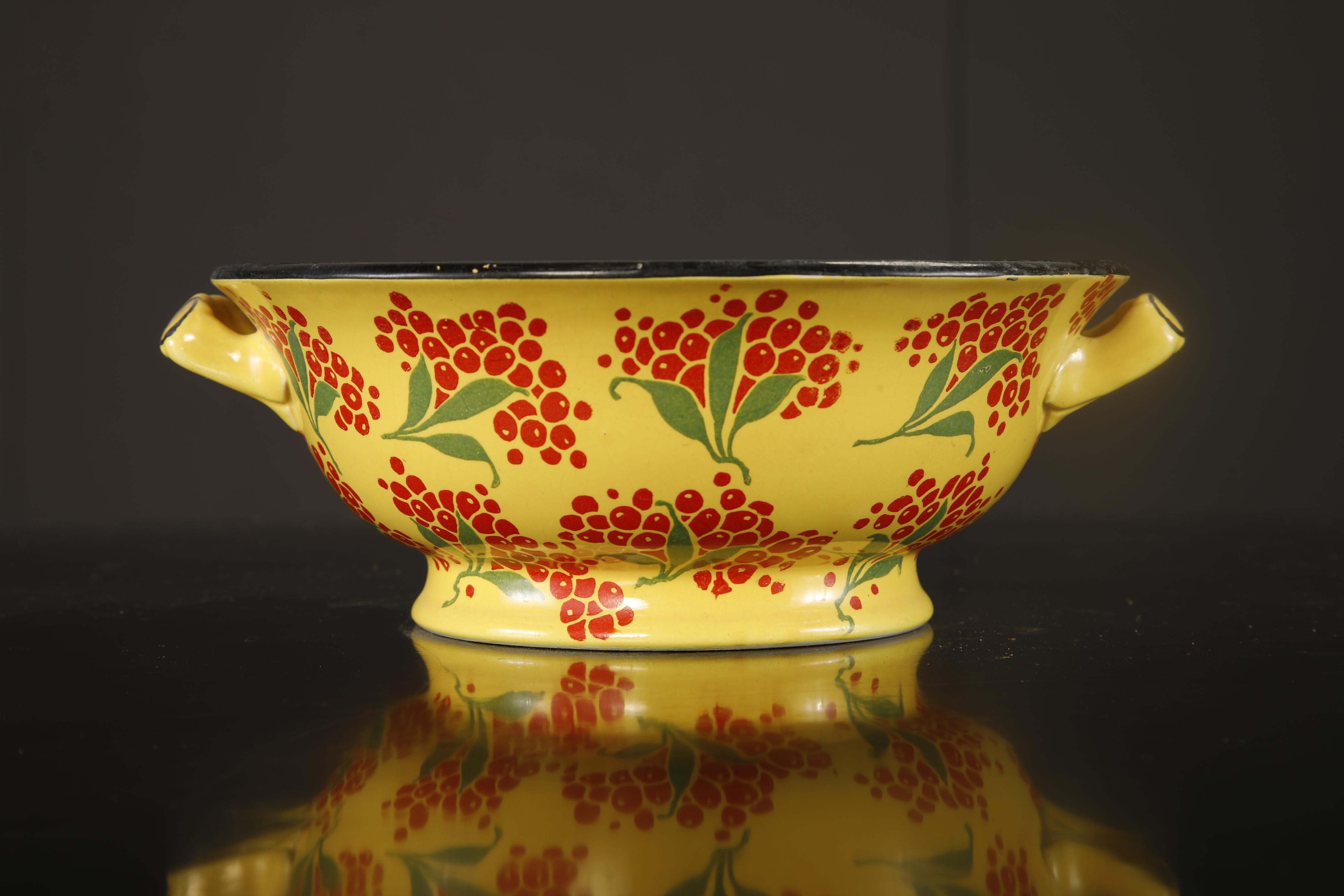 Vintage Enamelware Five-Piece Wash Set in Yellow with Red Berry Motif, c 1950s For Sale 9