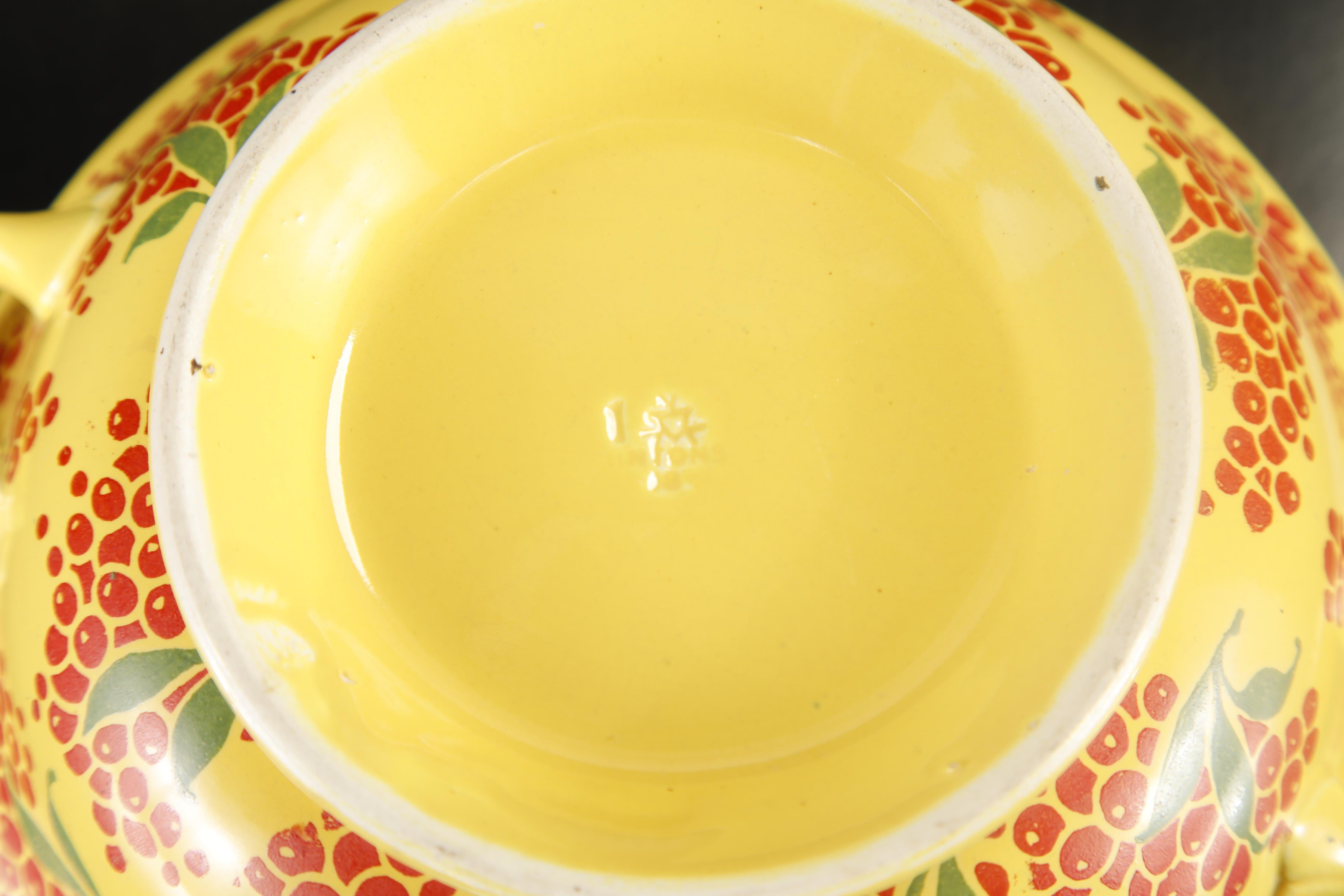 Vintage Enamelware Five-Piece Wash Set in Yellow with Red Berry Motif, c 1950s For Sale 12