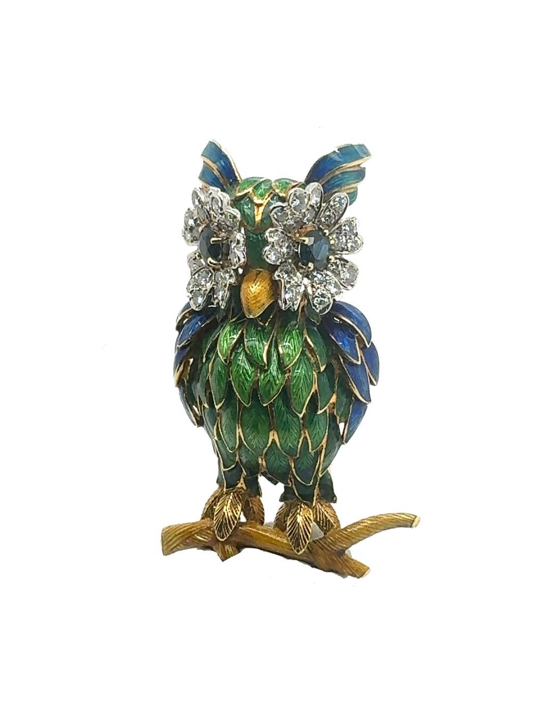 Gemstone
Enamel 
Sapphire: 1.5 ct.
Diamond: 1.6 ct.
Metal: 18 K Yellow Gold
           Elevate your accessory collection with the Enchanted Forest Owl Brooch, a piece that beautifully captures the essence of nature's elegance. This brooch features a