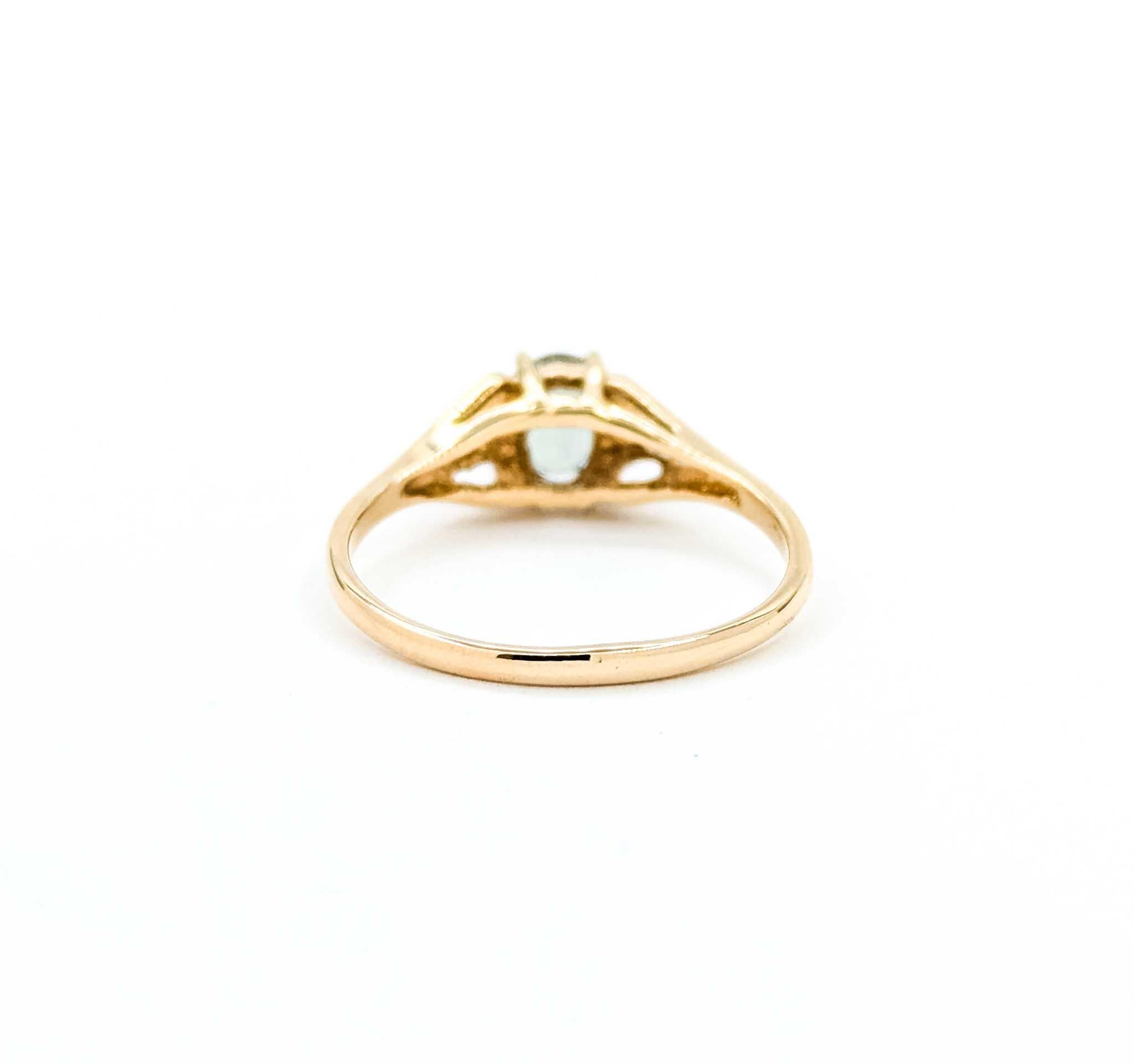 Vintage Enchanting Alexandrite and Diamond 14k Yellow Gold Ring For Sale 4
