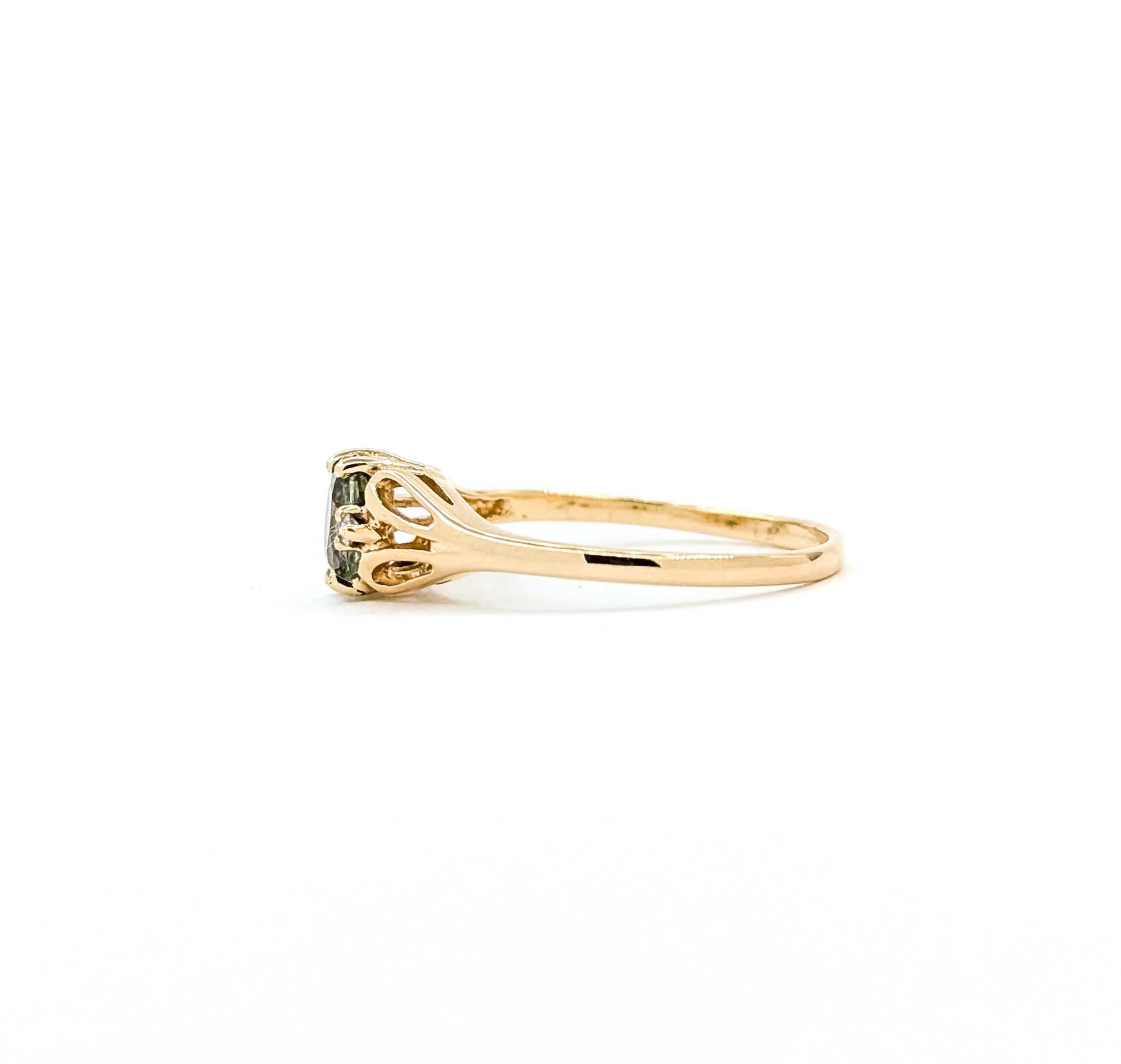 Vintage Enchanting Alexandrite and Diamond 14k Yellow Gold Ring For Sale 5