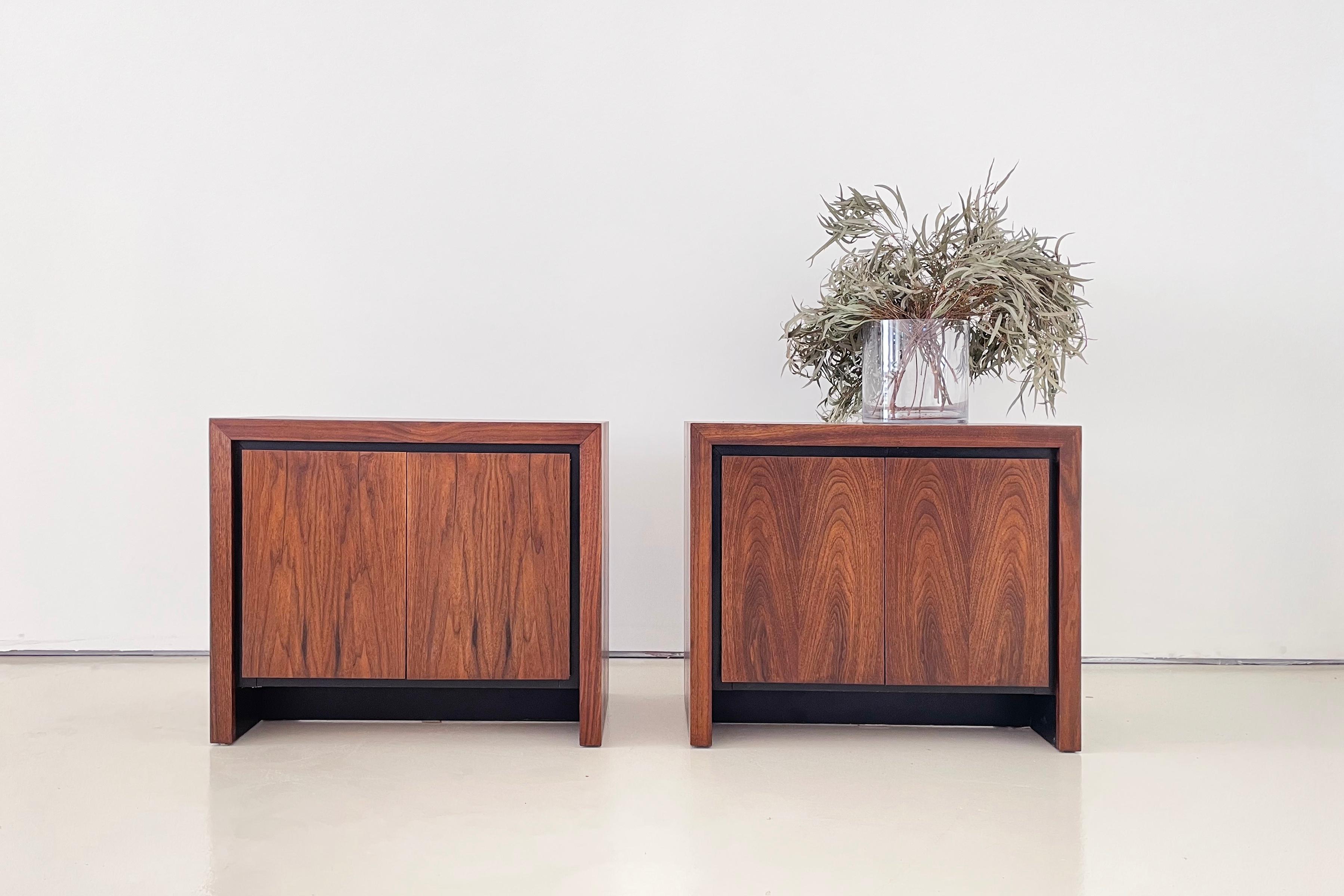 Originally manufactured in the 1970s by Dillingham

Exceptionally book-matched Walnut venner

No structural issues, minor wear.

Please note, this collection has the black laminate in the recessed area surrounding the drawers and on the recessed