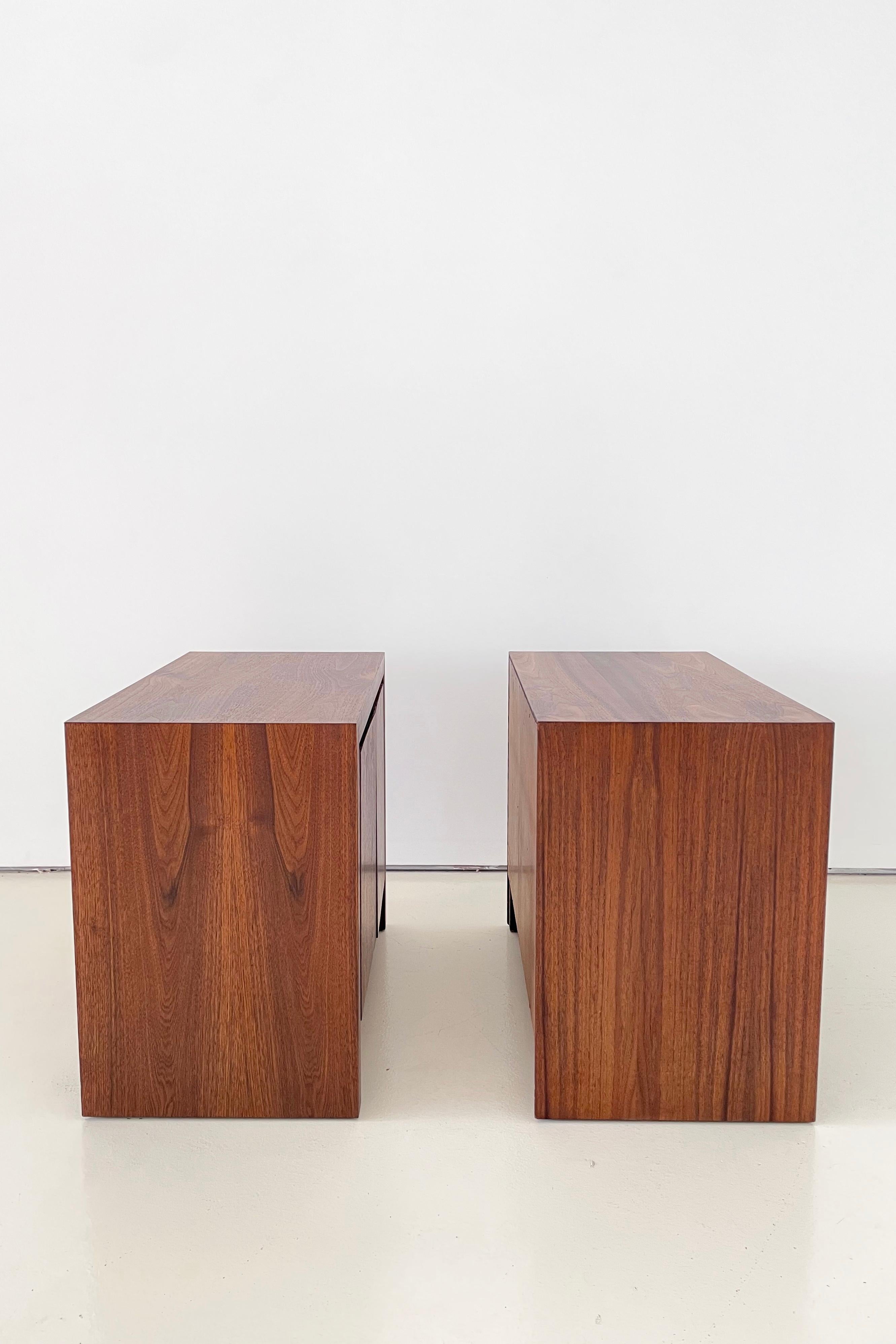 Late 20th Century Vintage End Tables by Merton Gershun for Dillingham, Set of 2 For Sale