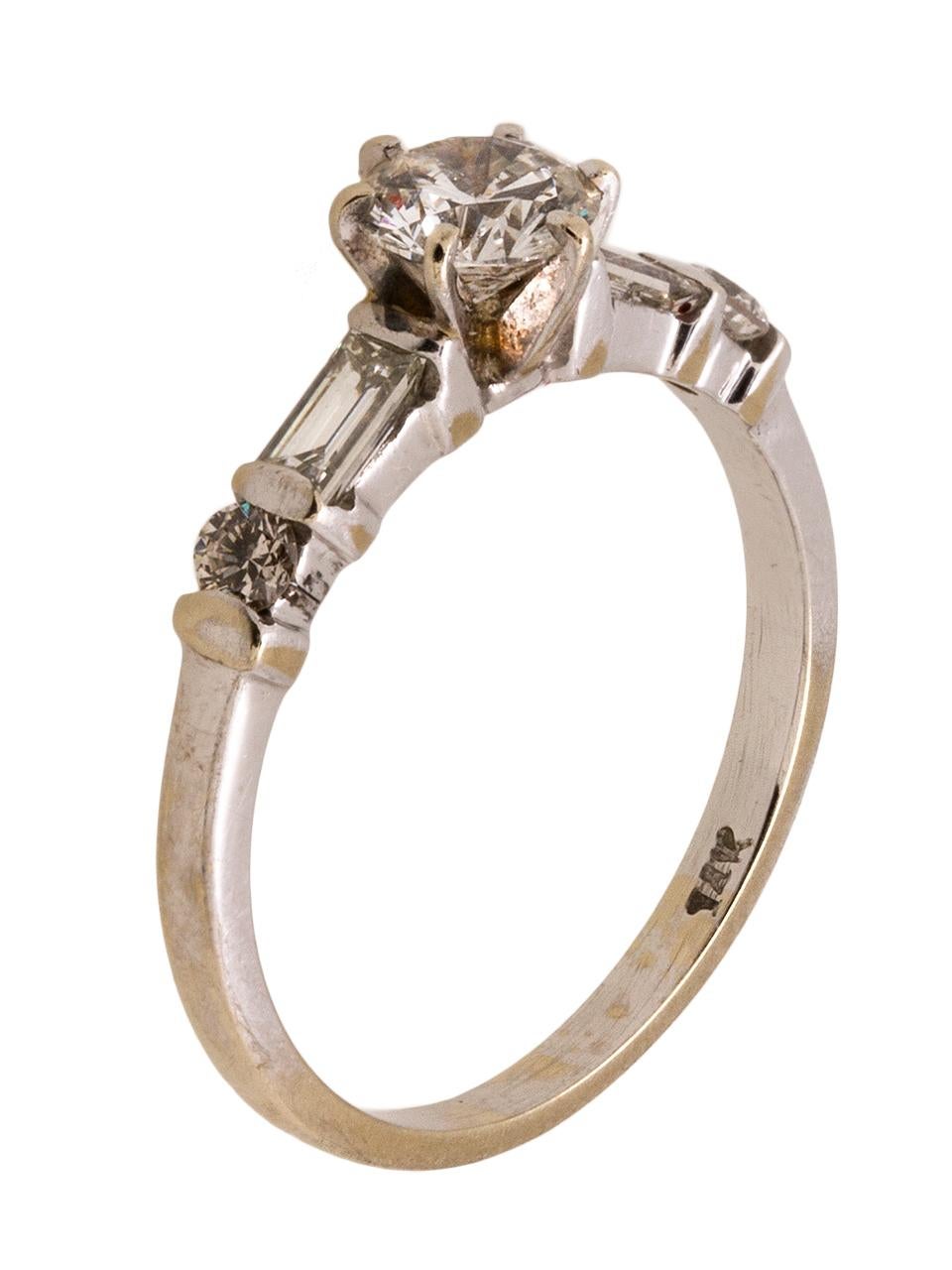 Round Cut Vintage Engagement Ring 14 Karat White Gold 0.50 Carat G-SI2, circa 1960s For Sale