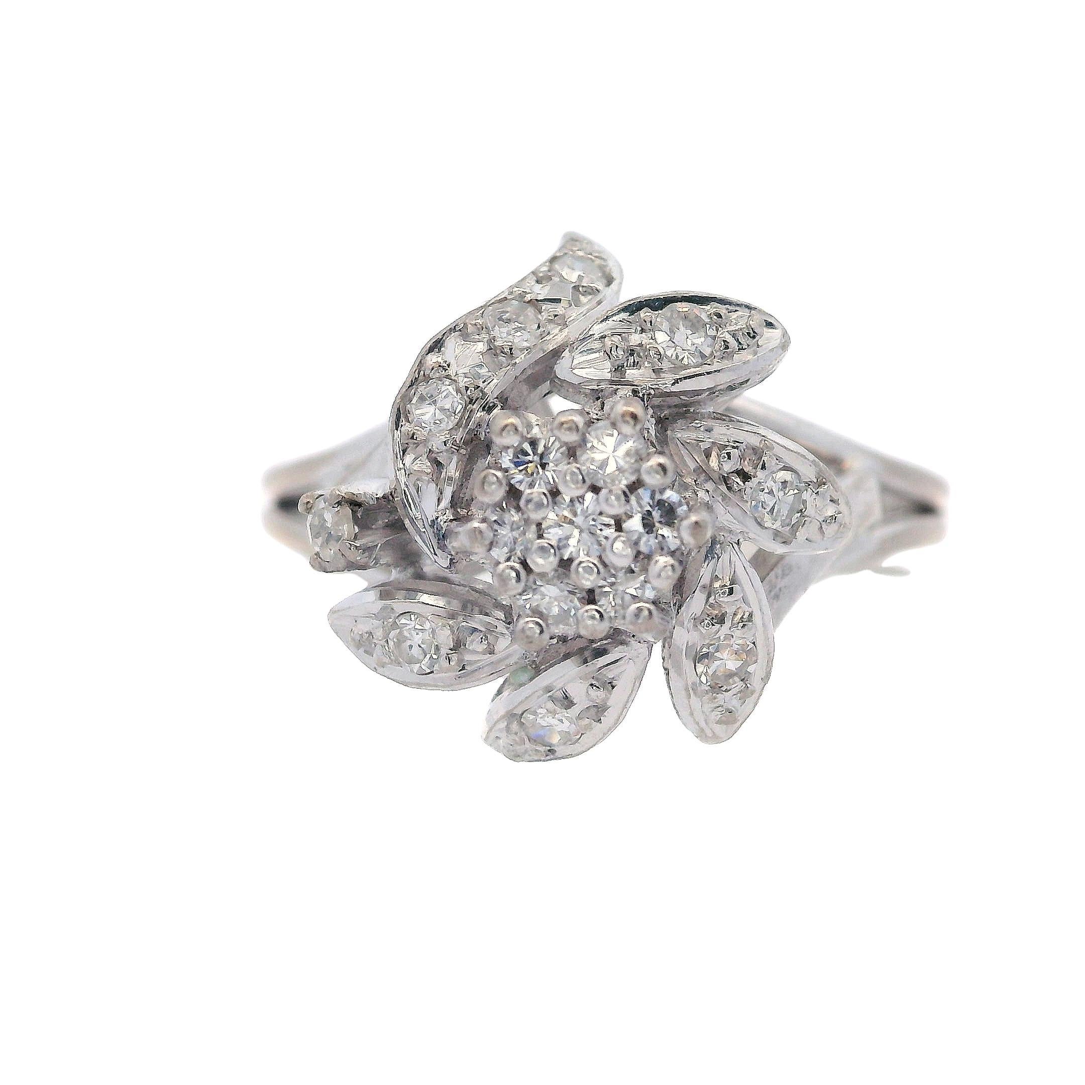 Verlobungsring aus 14 Karat Weißgold mit 0,35 Karat Diamanten im Vintage-Stil (Rundschliff) im Angebot