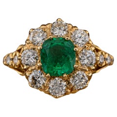 Englischer 1,30 Karat kolumbianischer Smaragd-Cluster-Ring mit 1,60 Karat Diamant