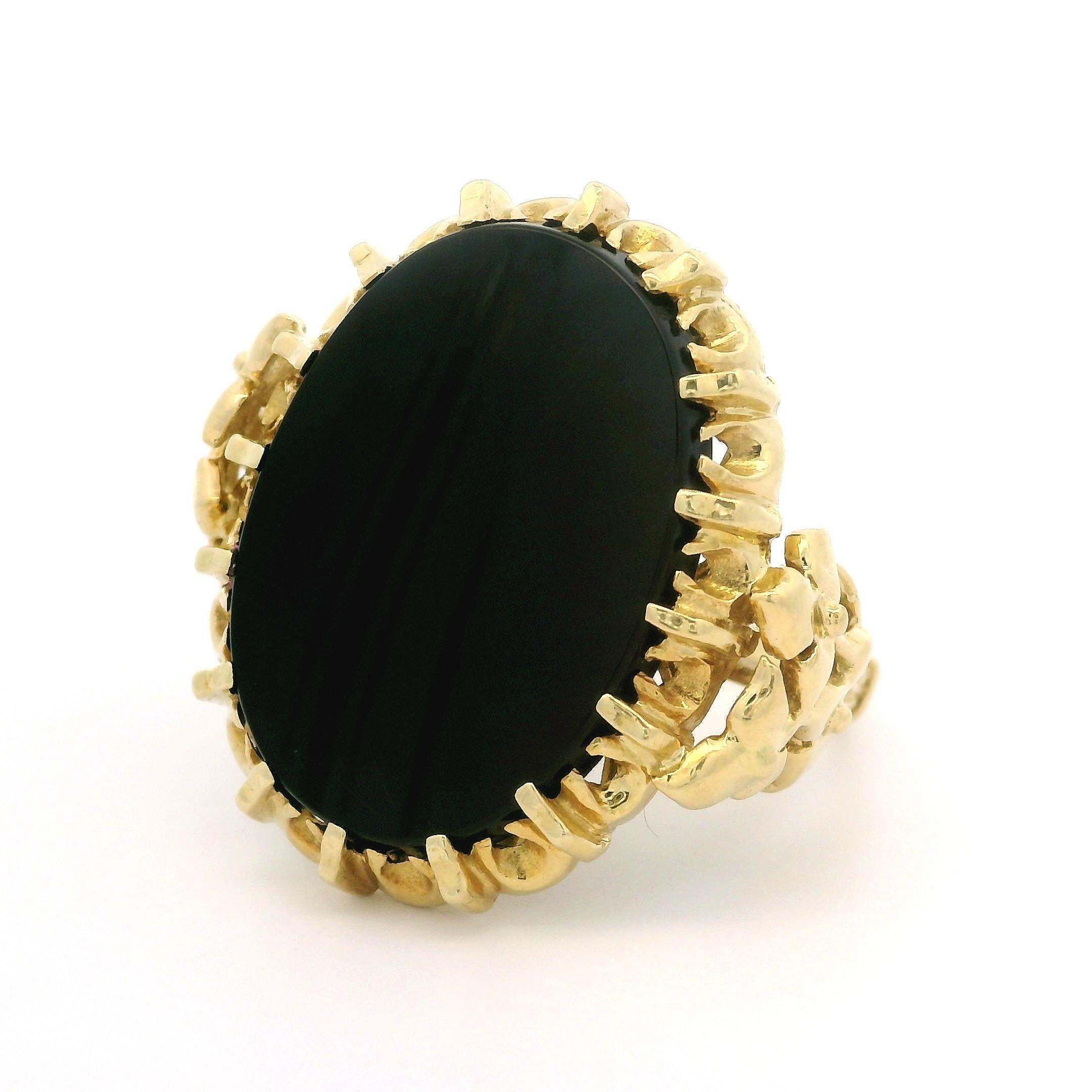 Vintage English 18k Gold Oval Schwarz Onyx Floral Sides Platter Cocktail Ring im Zustand „Gut“ im Angebot in Montclair, NJ