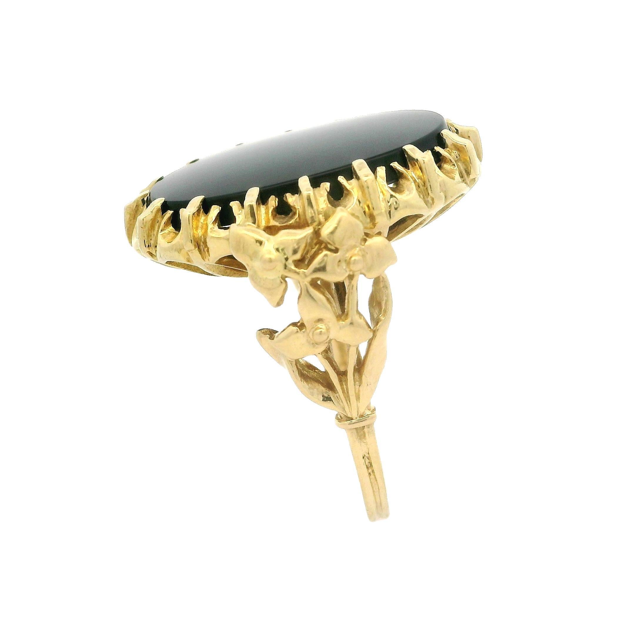 Vintage English 18k Gold Oval Schwarz Onyx Floral Sides Platter Cocktail Ring im Angebot 3