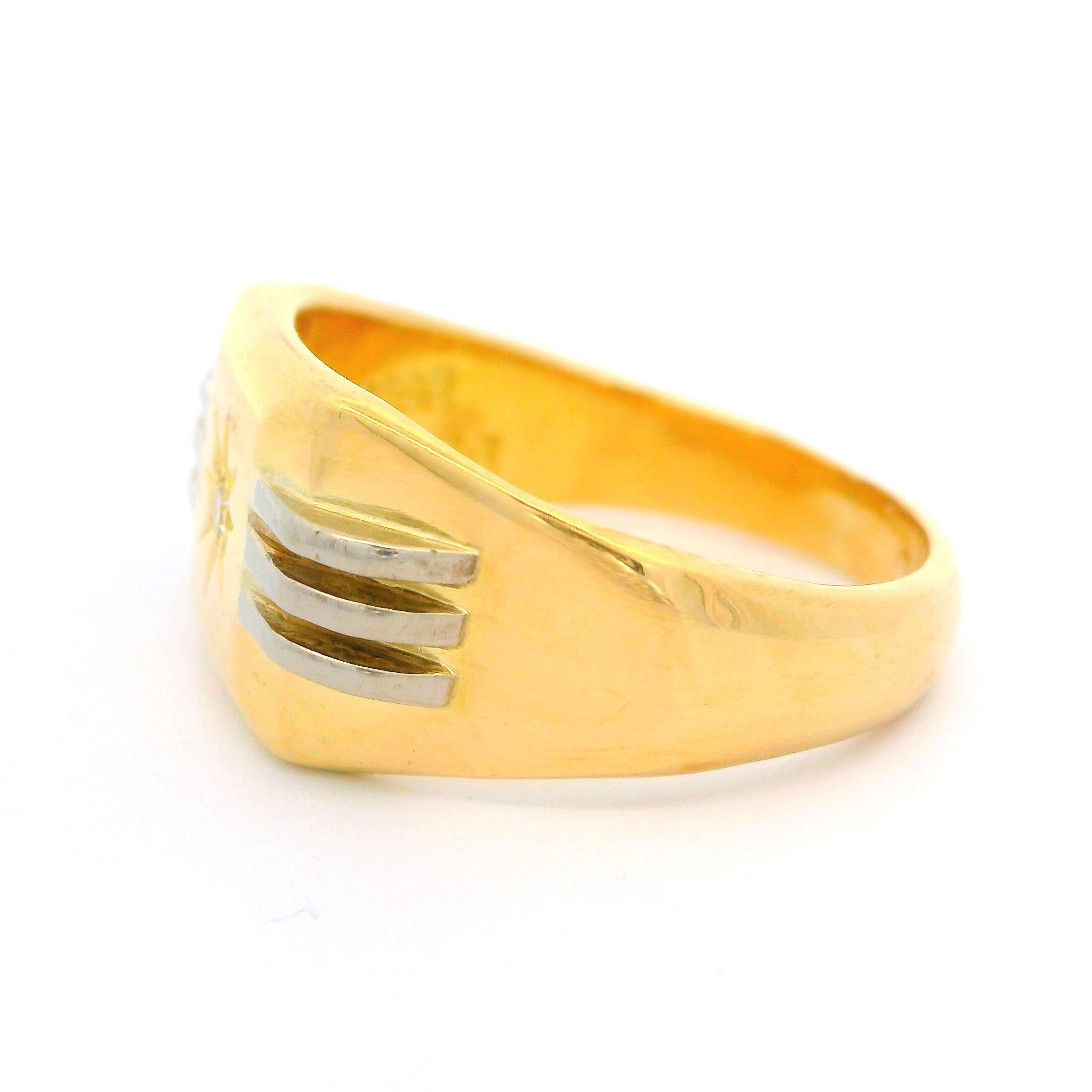 Vintage English 18k Tt Gold 0.02ctw Diamond Rectangular Grooved Signet Band Ring In Excellent Condition For Sale In Montclair, NJ