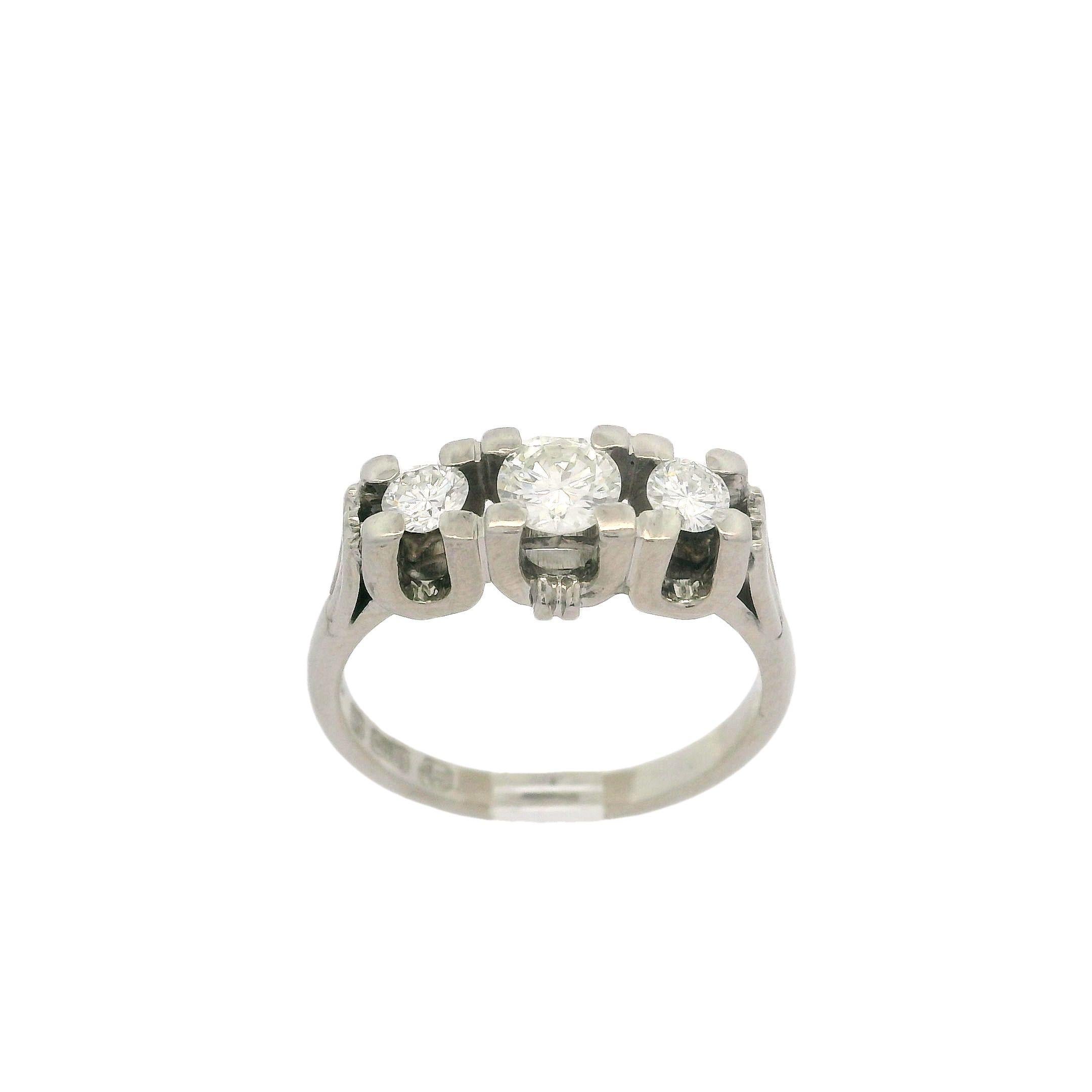 Vintage English 18k White Gold 0.72ctw Round Cut Diamond 3 Stone Ring For Sale 2