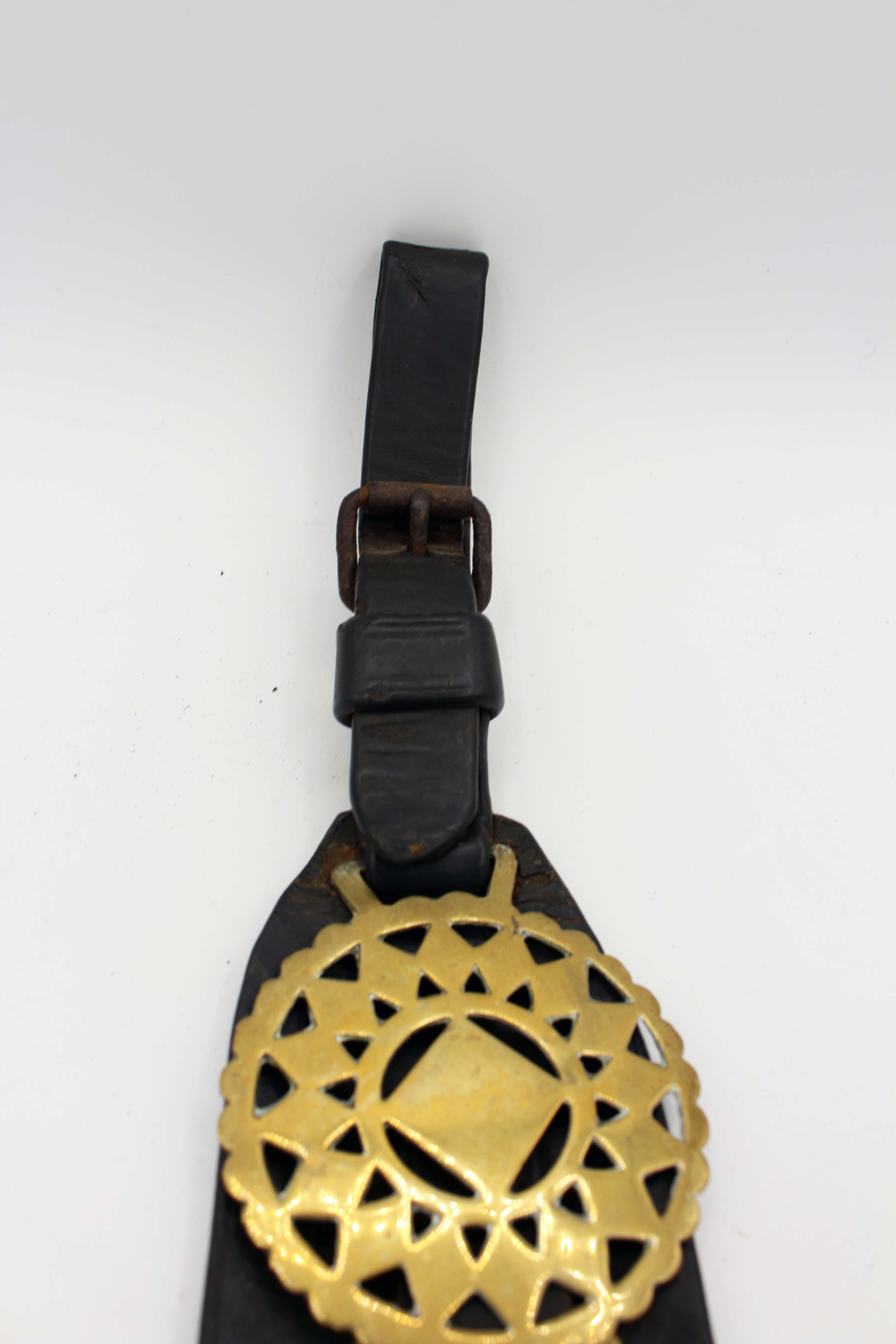 Vintage English 4-Brass Leather Horse Strap In Good Condition In Chapel Hill, NC