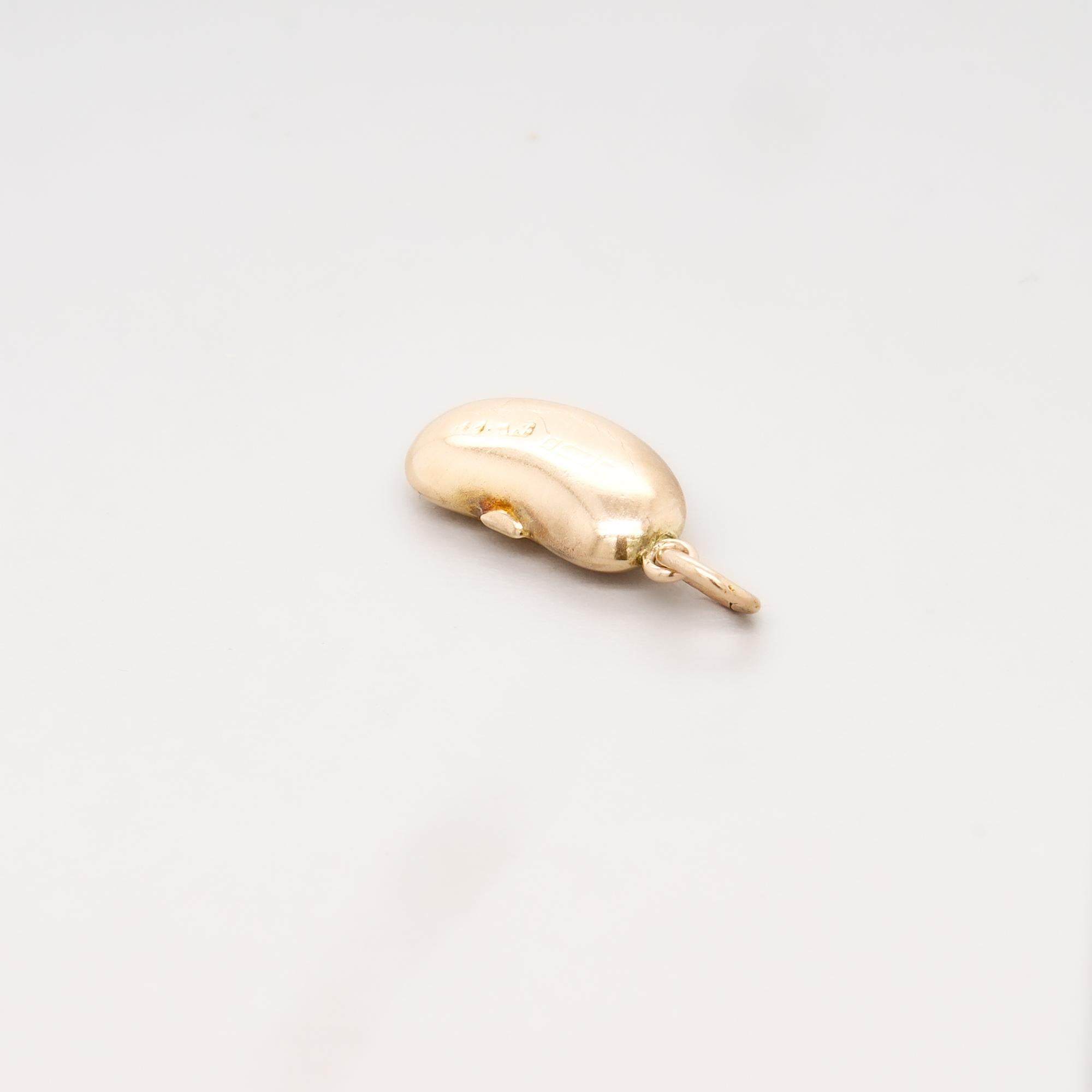 Charm inglese d'epoca in oro 9ct raffigurante un fagiolo per un braccialetto in vendita 5