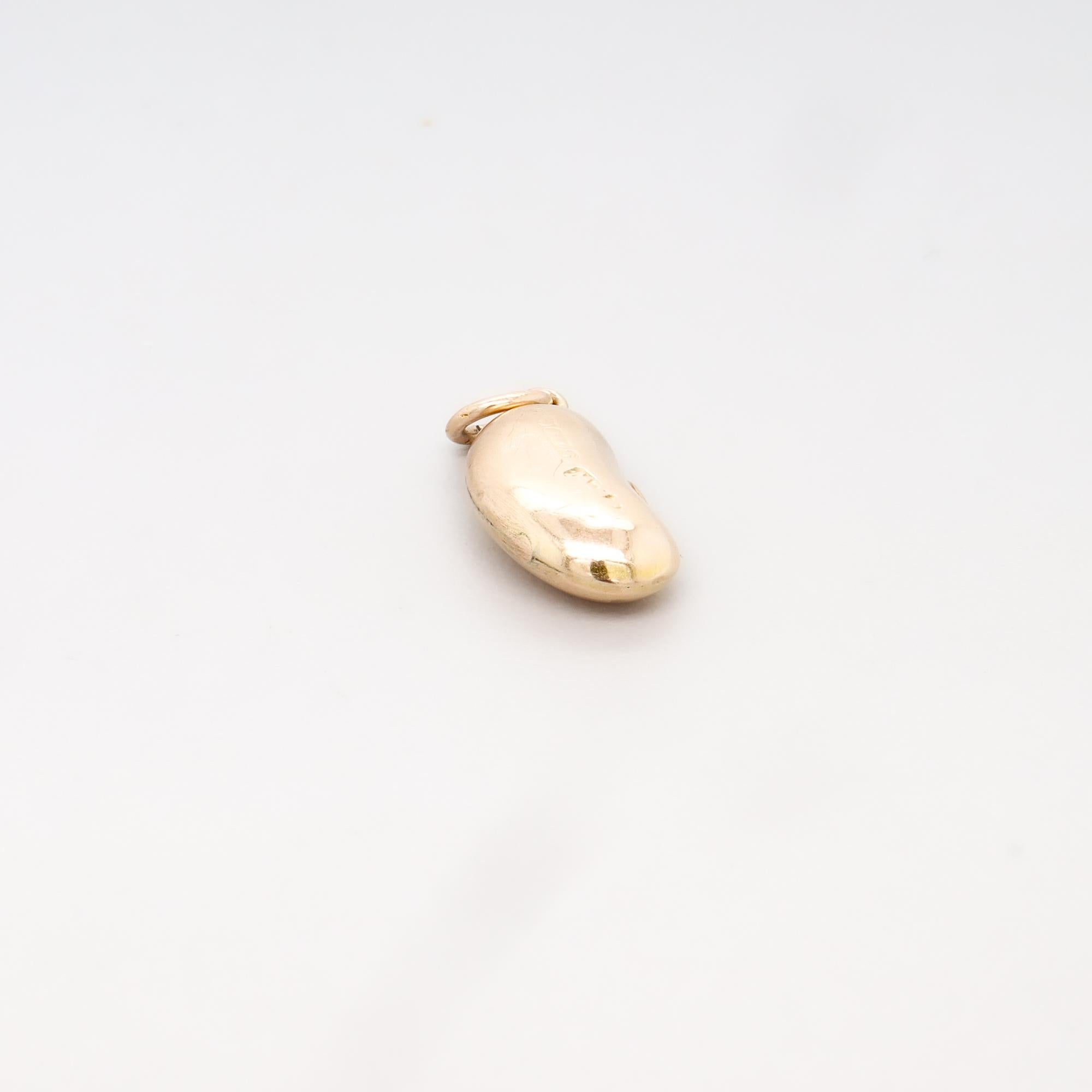 Charm inglese d'epoca in oro 9ct raffigurante un fagiolo per un braccialetto in vendita 7