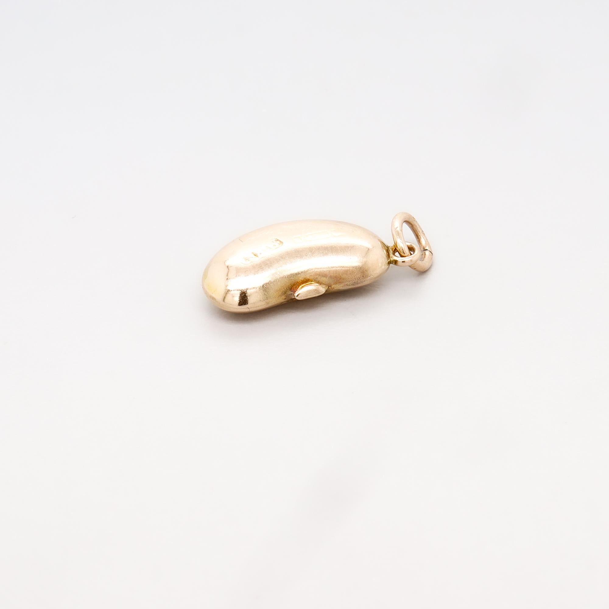 Charm inglese d'epoca in oro 9ct raffigurante un fagiolo per un braccialetto in vendita 8