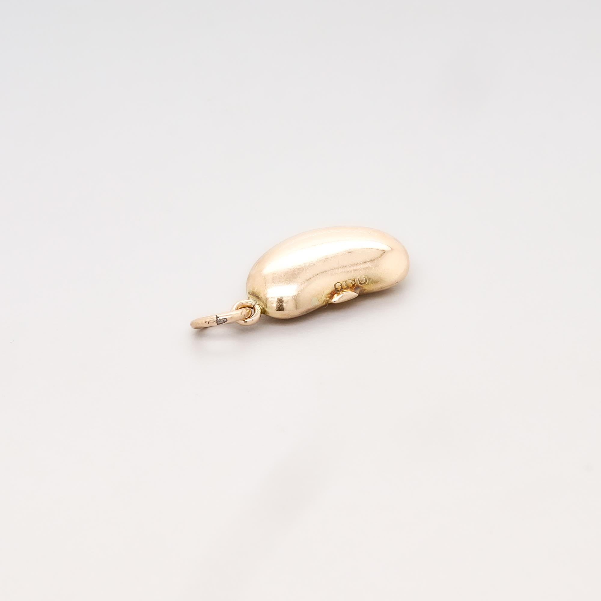 Charm inglese d'epoca in oro 9ct raffigurante un fagiolo per un braccialetto in vendita 11
