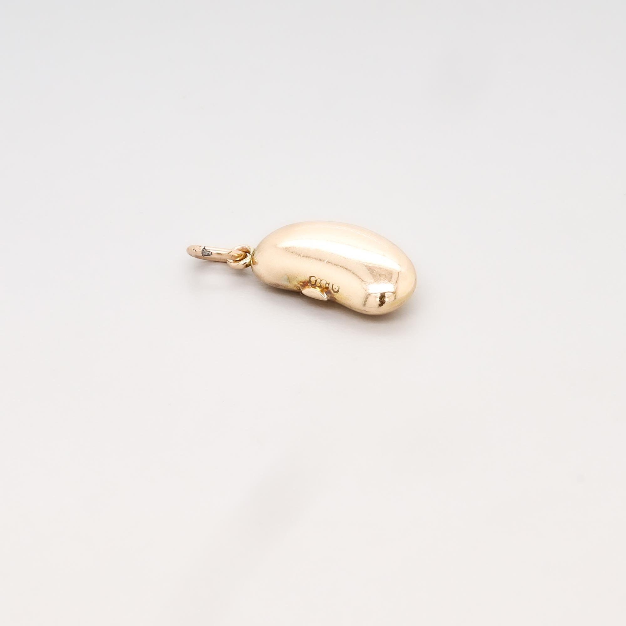 Charm inglese d'epoca in oro 9ct raffigurante un fagiolo per un braccialetto in vendita 12