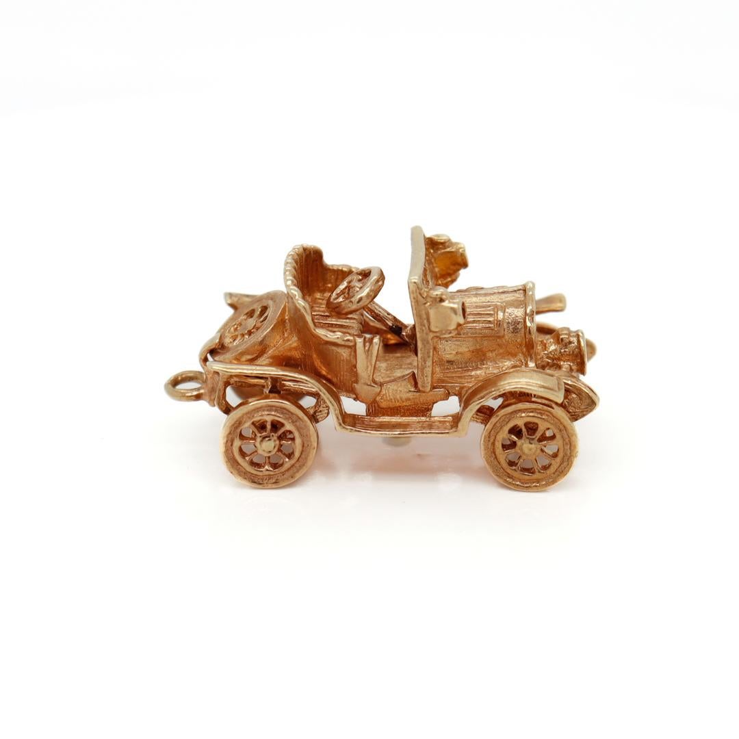 Englischer 9 Karat Gold Charme eines Old Style-Autos oder Jalopy-Autos aus Jalopy, Vintage  Damen im Angebot