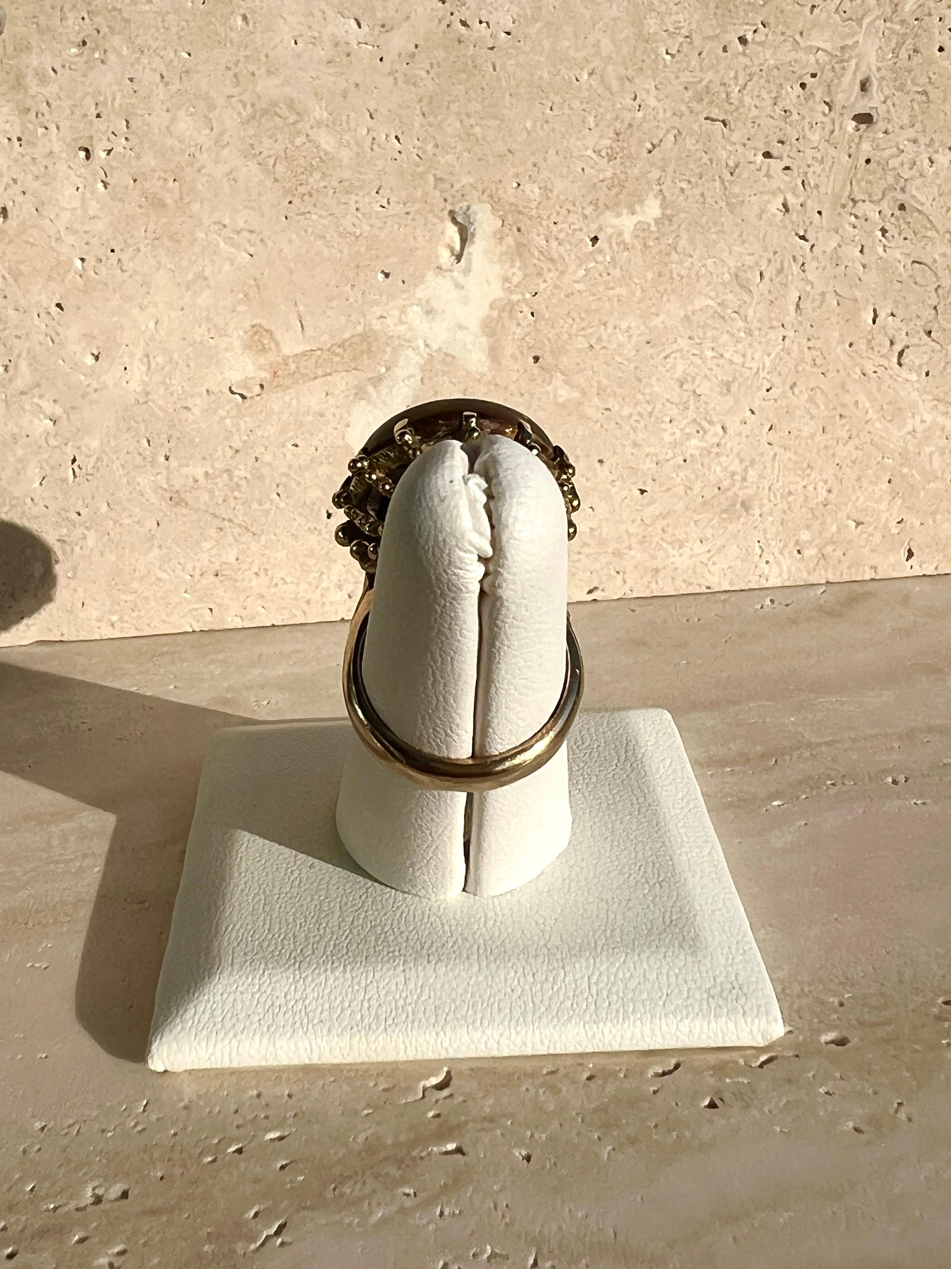 Bague vintage en or jaune et opale brune fabriquée en Angleterre Bon état - En vente à Manhattan Beach, CA