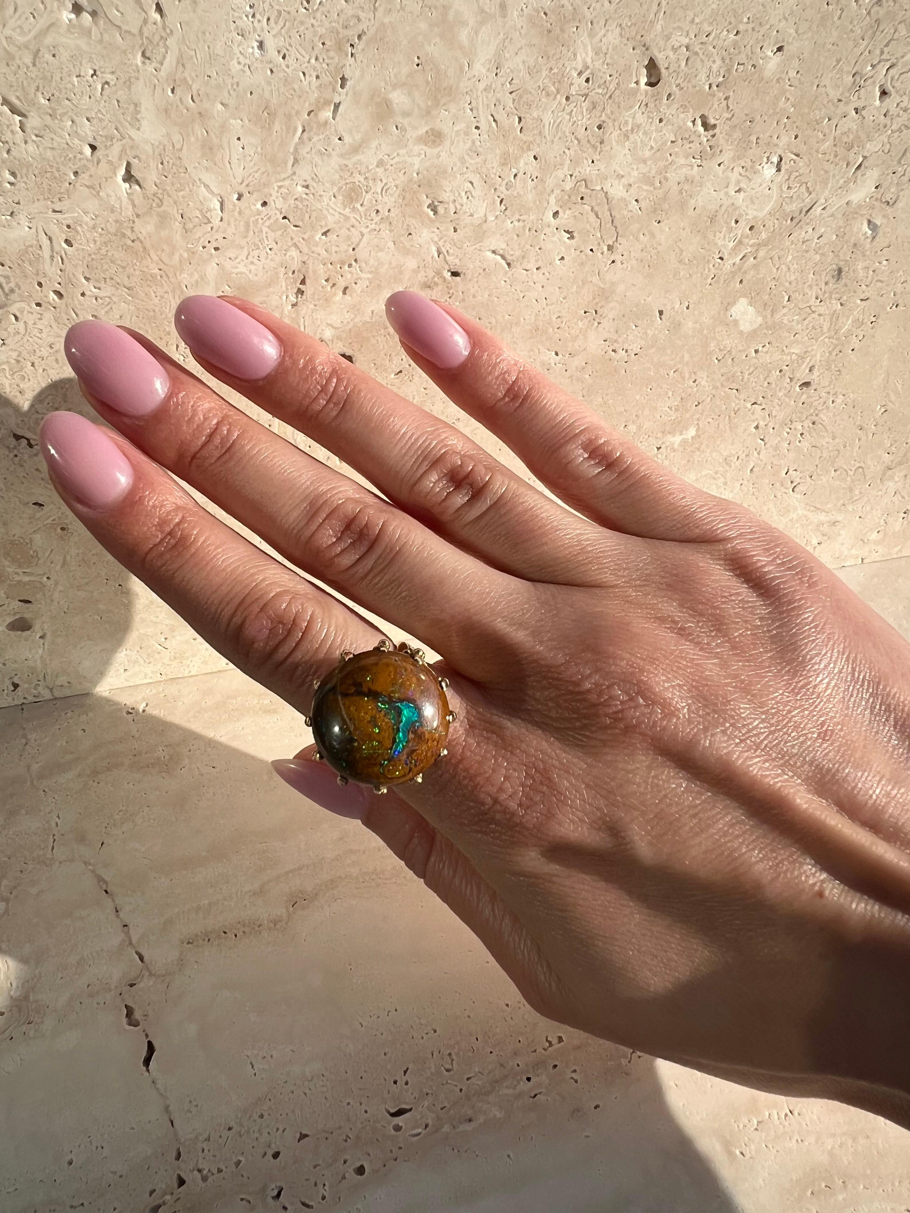 Bague vintage en or jaune et opale brune fabriquée en Angleterre Pour femmes en vente