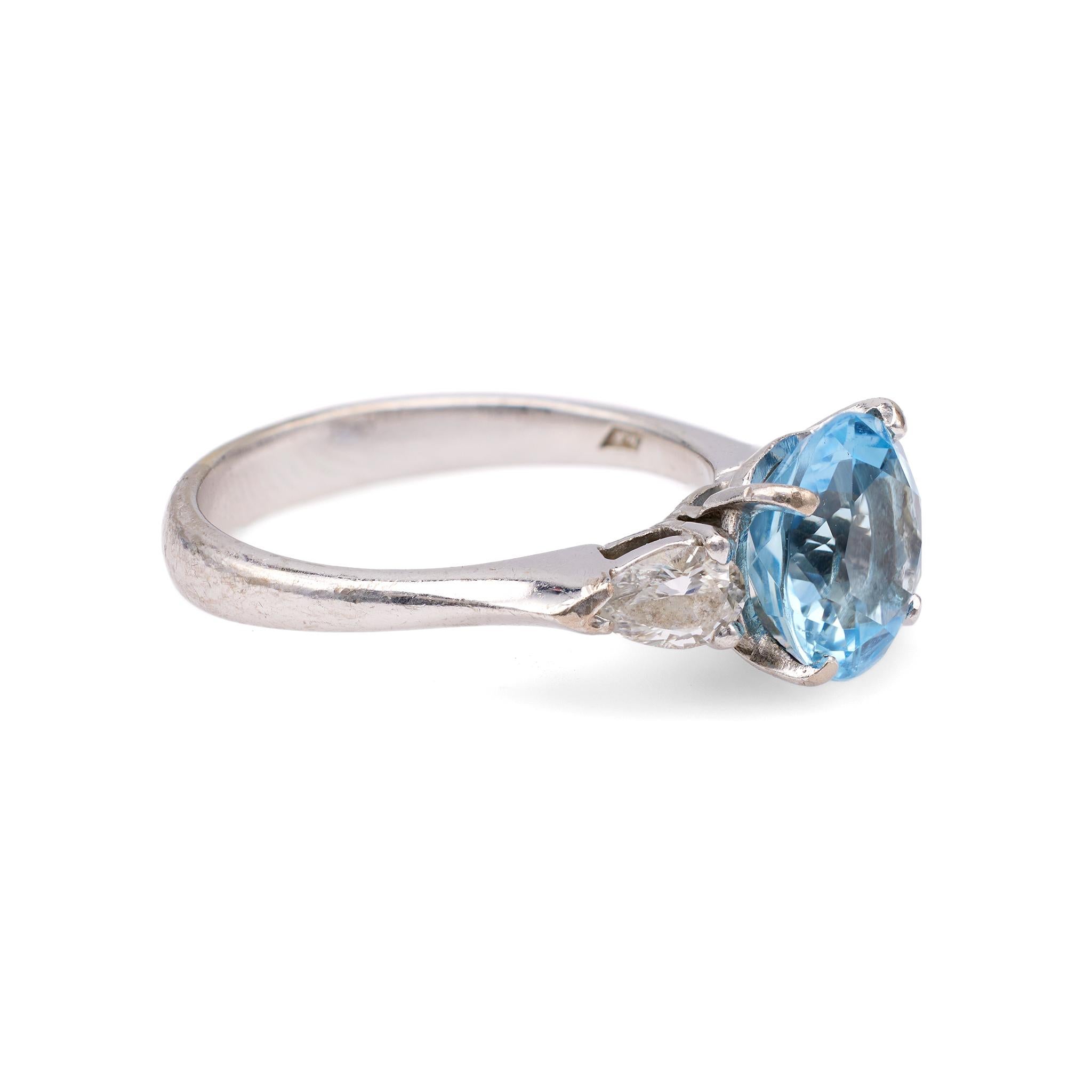 Vintage English Aquamarine Diamond 18k White Gold Ring In Good Condition For Sale In Beverly Hills, CA