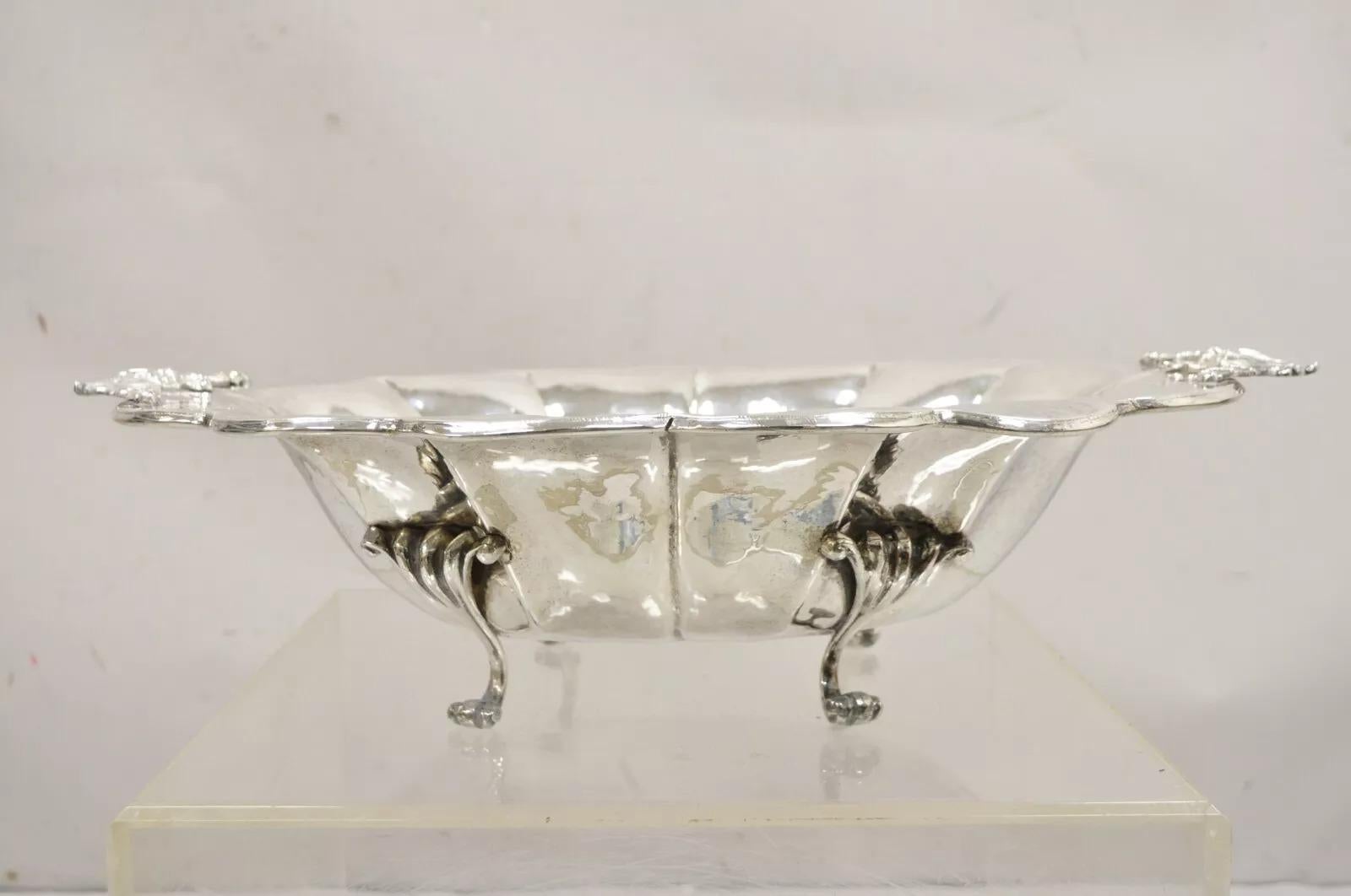 Vintage English Baroque Style Large Footed Silver Plated Fruit Bowl (Barock) im Angebot