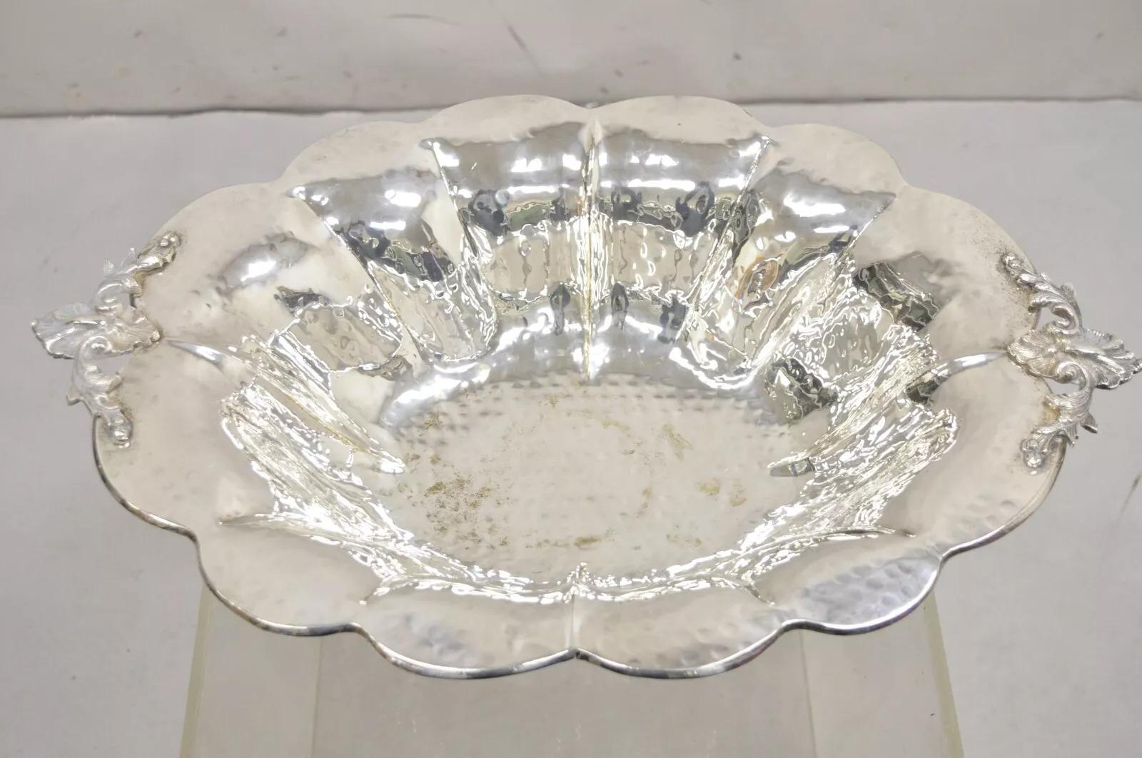 Vintage English Baroque Style Large Footed Silver Plated Fruit Bowl (Unbekannt) im Angebot